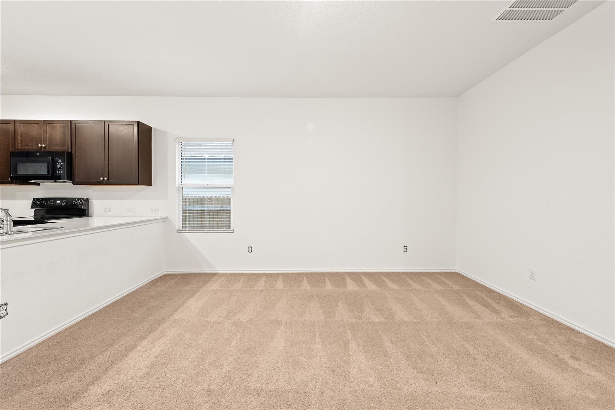 136 The Bad Way, Jarrell, TX 76537