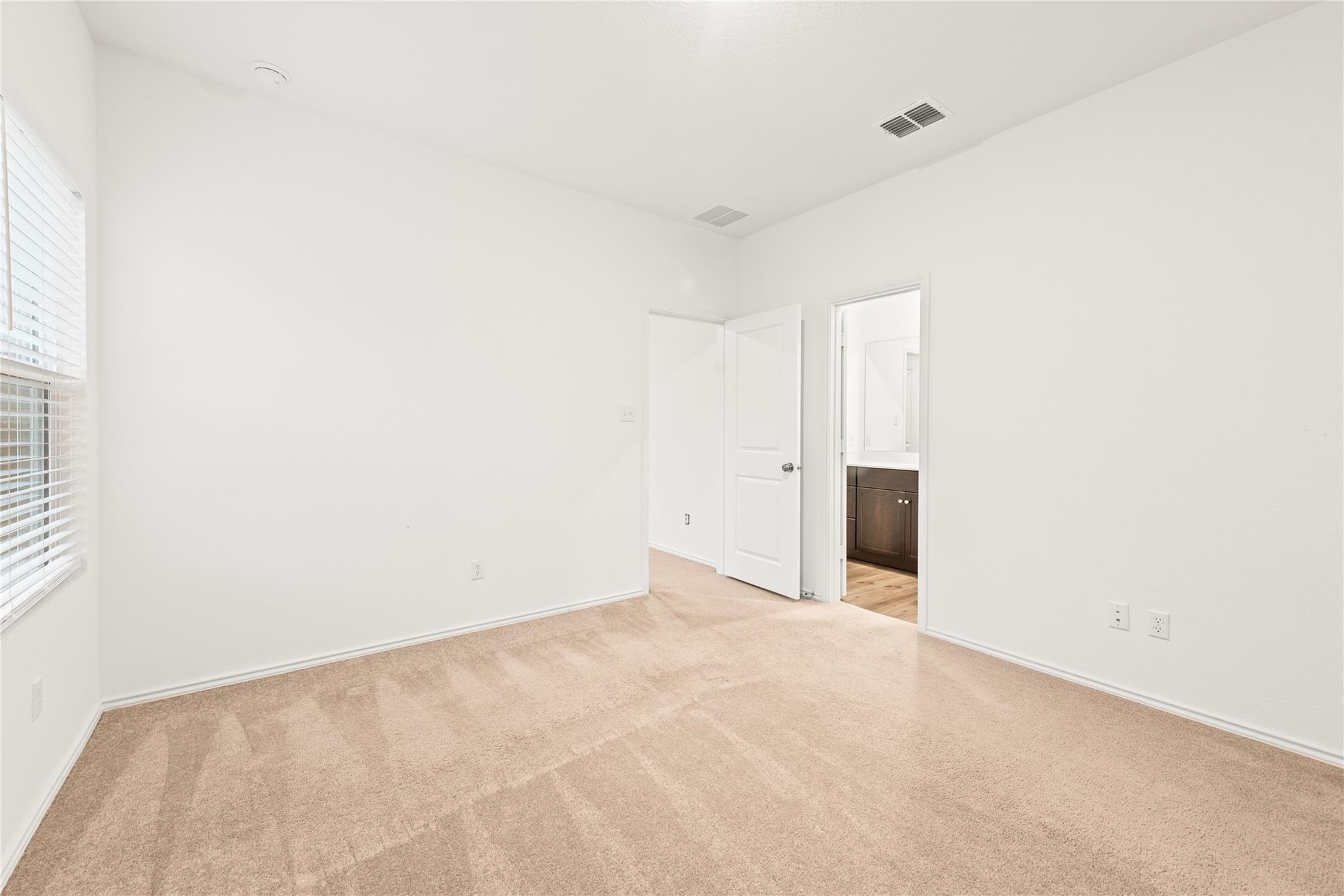 136 The Bad Way, Jarrell, TX 76537