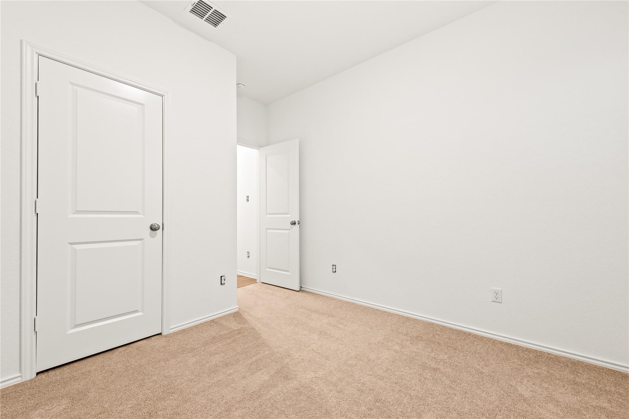 136 The Bad Way, Jarrell, TX 76537