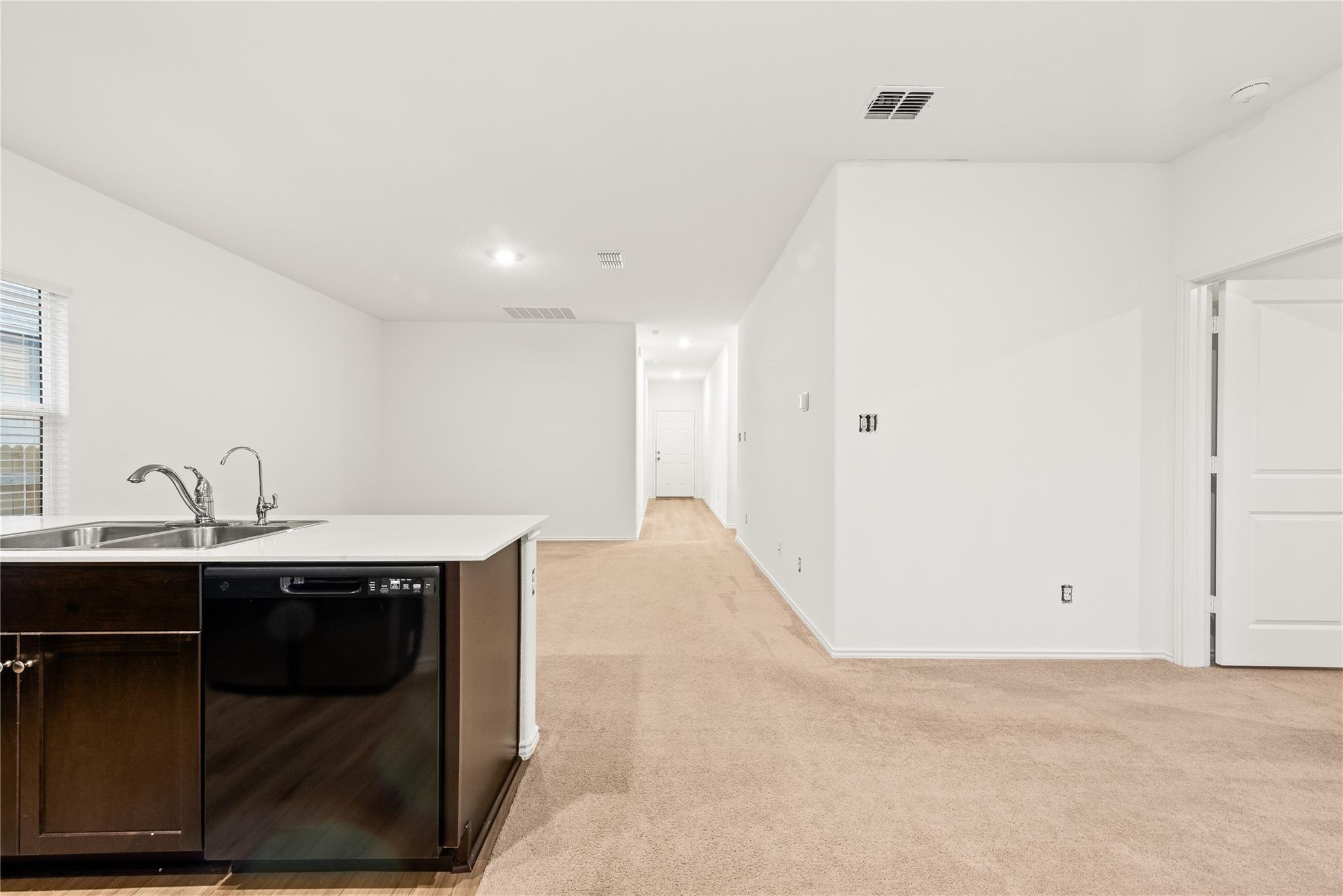 136 The Bad Way, Jarrell, TX 76537