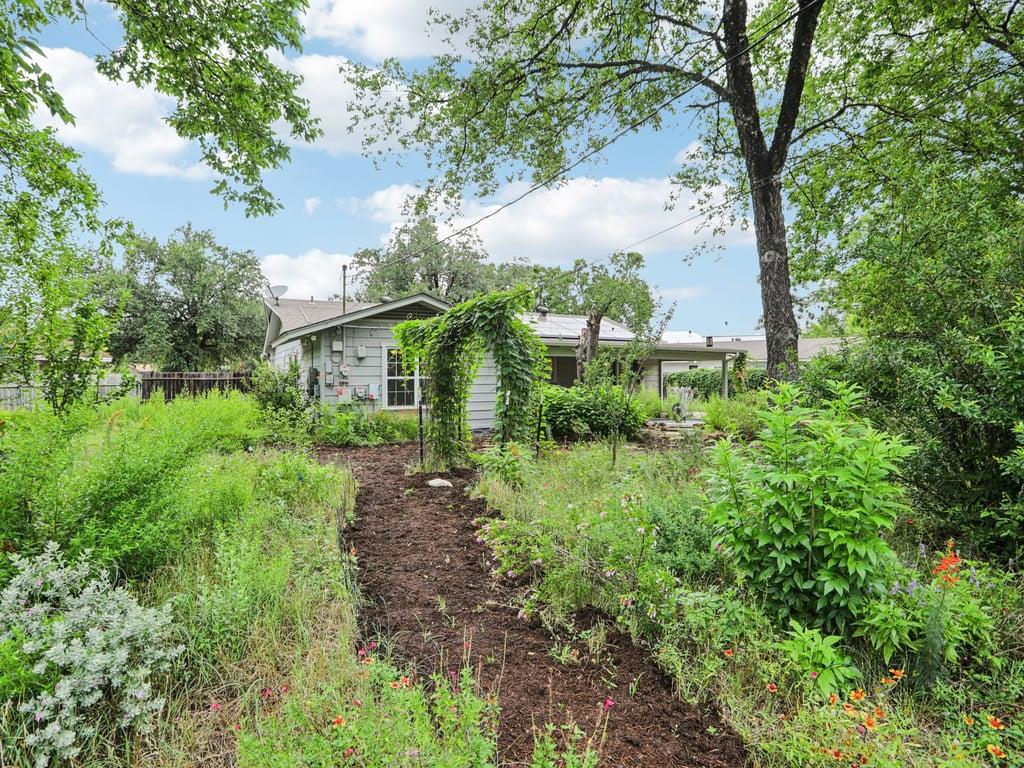 3811 Byron Dr, Austin, TX 78704