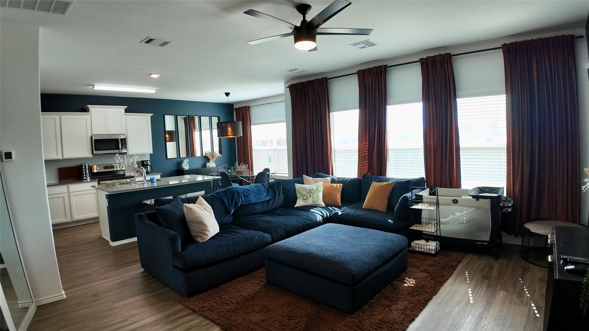 217 Bronco Billy Dr, Jarrell, TX 76537