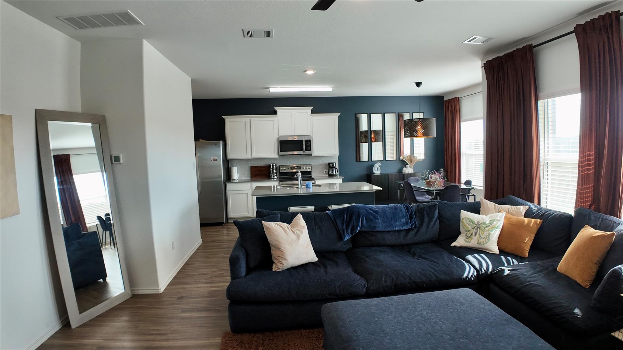217 Bronco Billy Dr, Jarrell, TX 76537