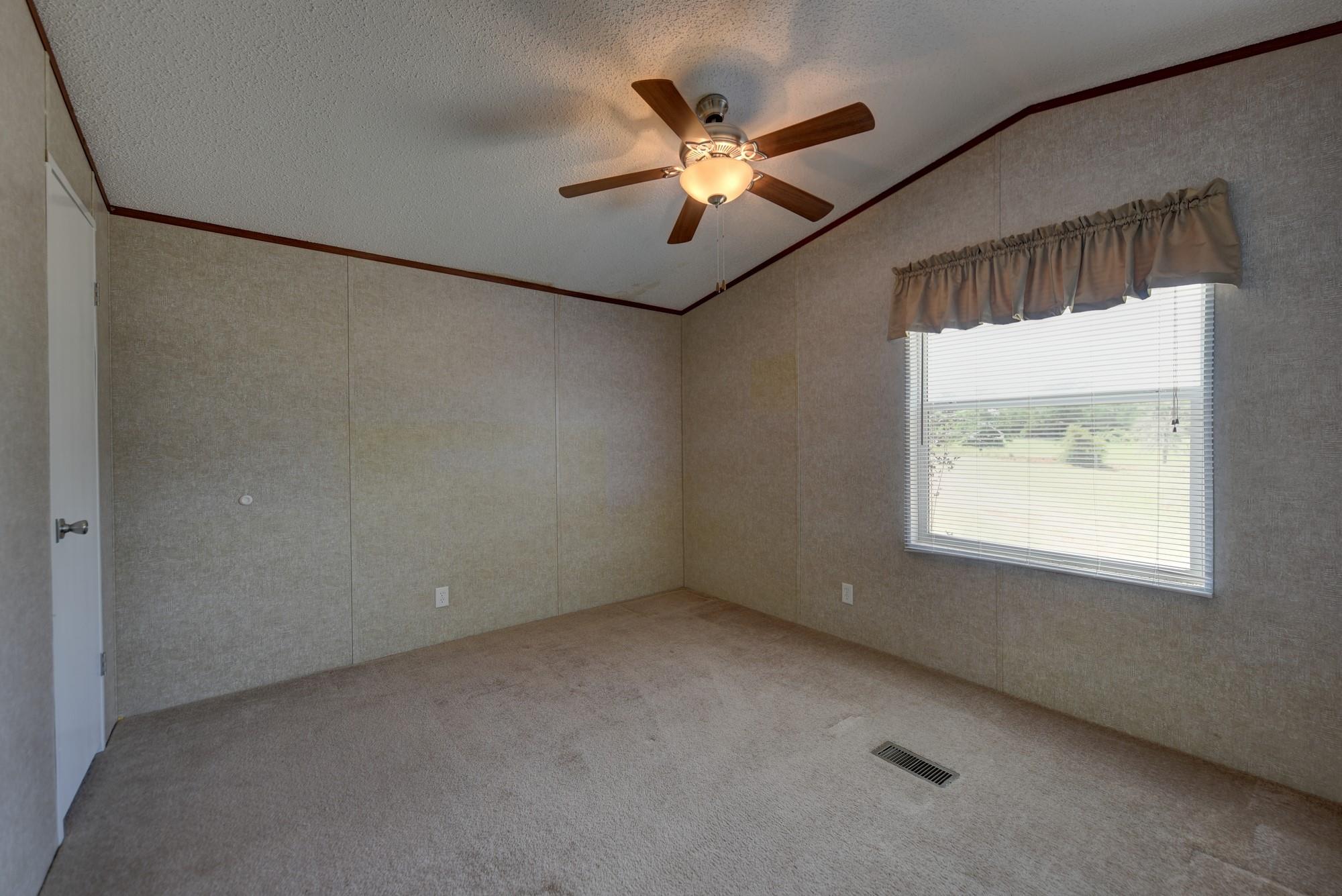 1368 County Road 207, Giddings, TX 78942