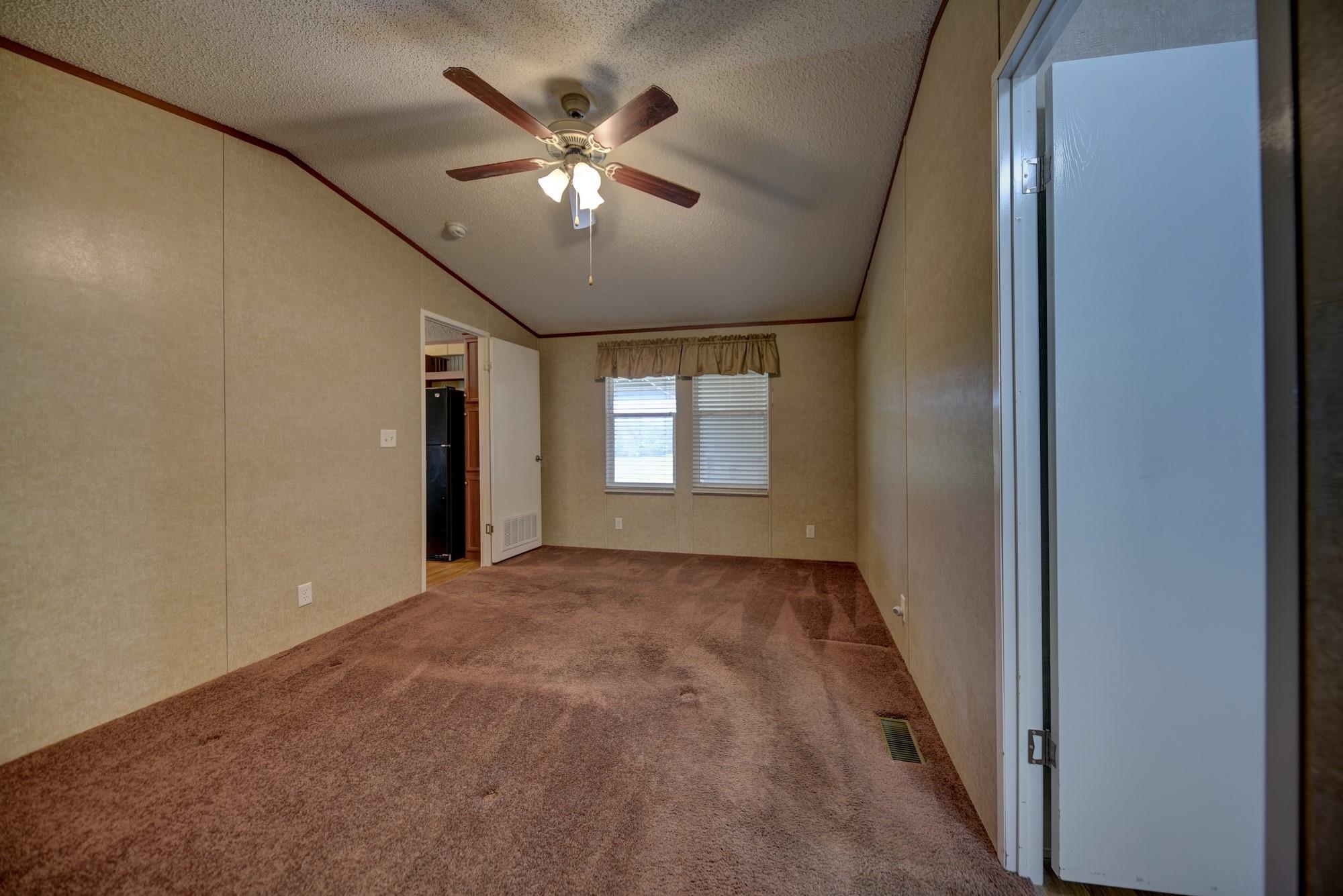 1368 County Road 207, Giddings, TX 78942