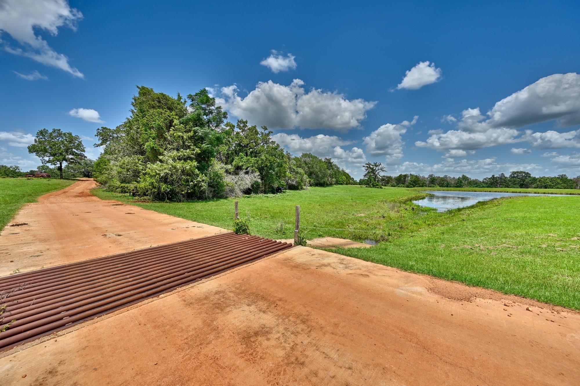 1368 County Road 207, Giddings, TX 78942