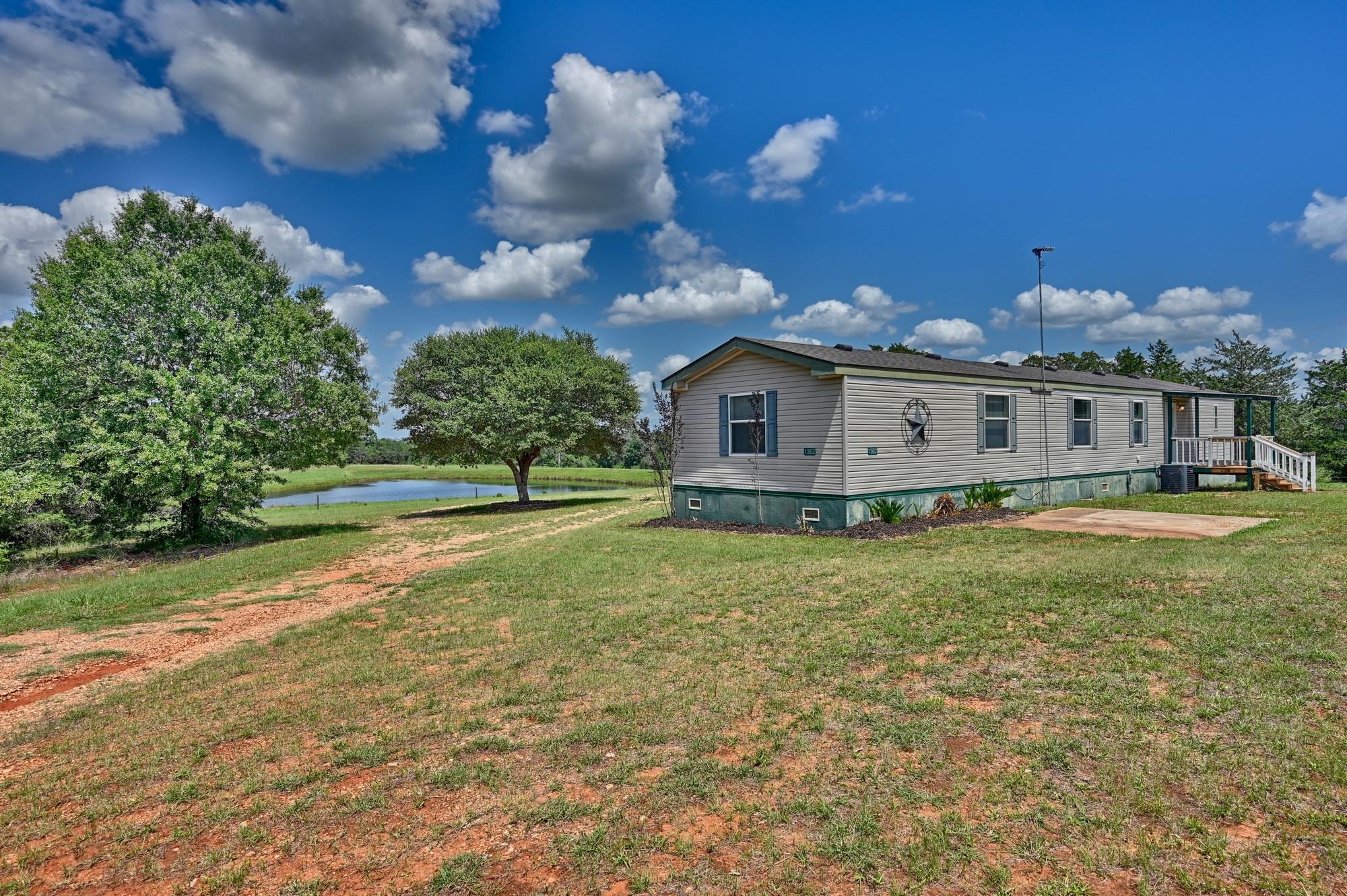 1368 County Road 207, Giddings, TX 78942