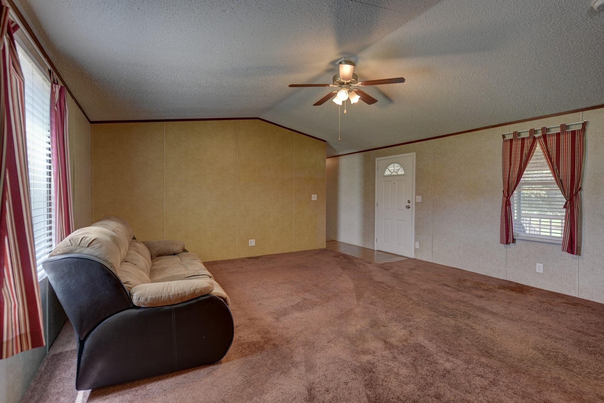 1368 County Road 207, Giddings, TX 78942