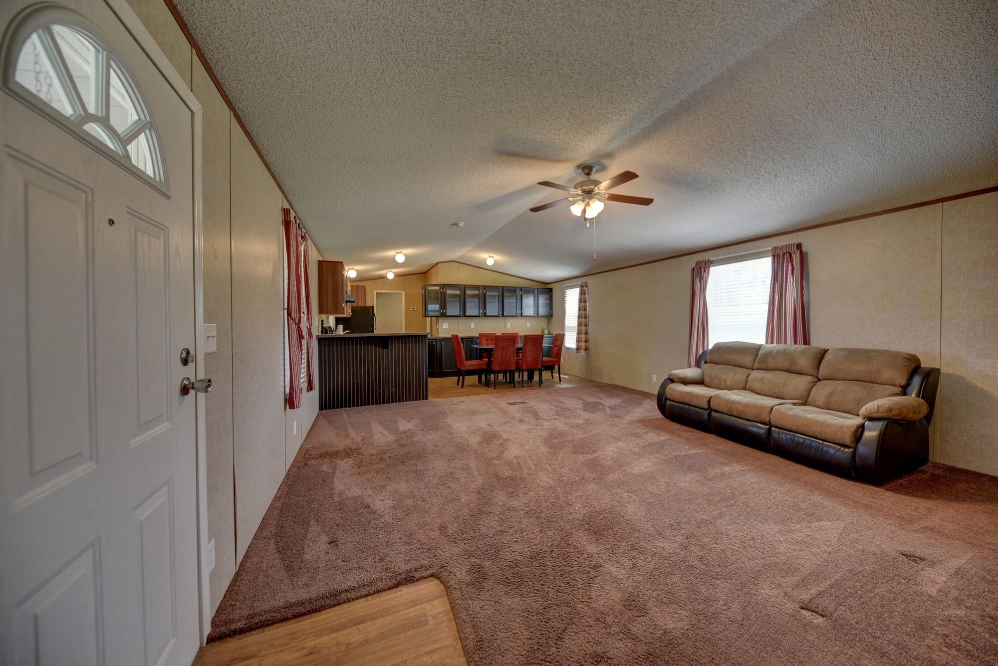 1368 County Road 207, Giddings, TX 78942