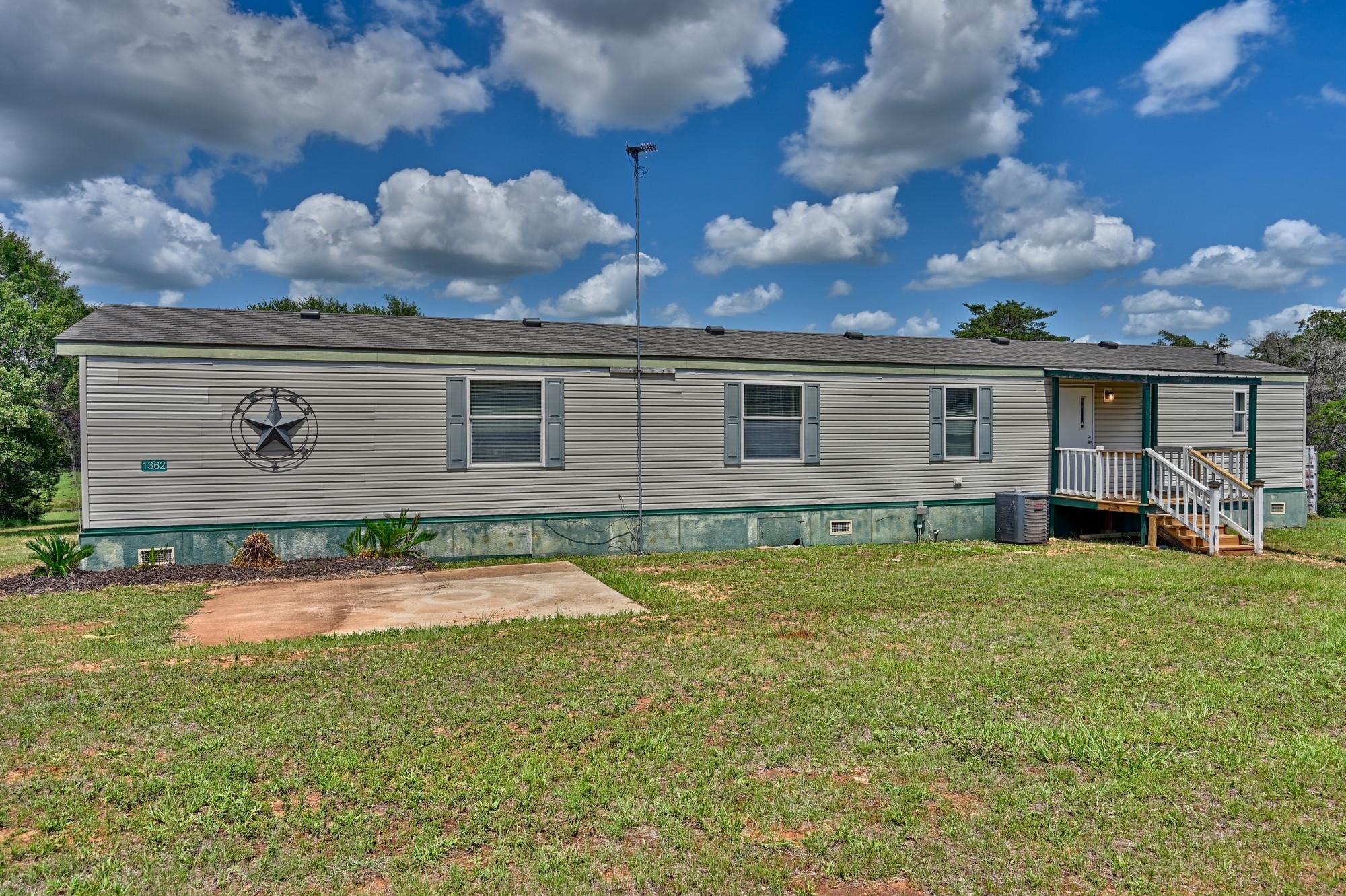 1368 County Road 207, Giddings, TX 78942