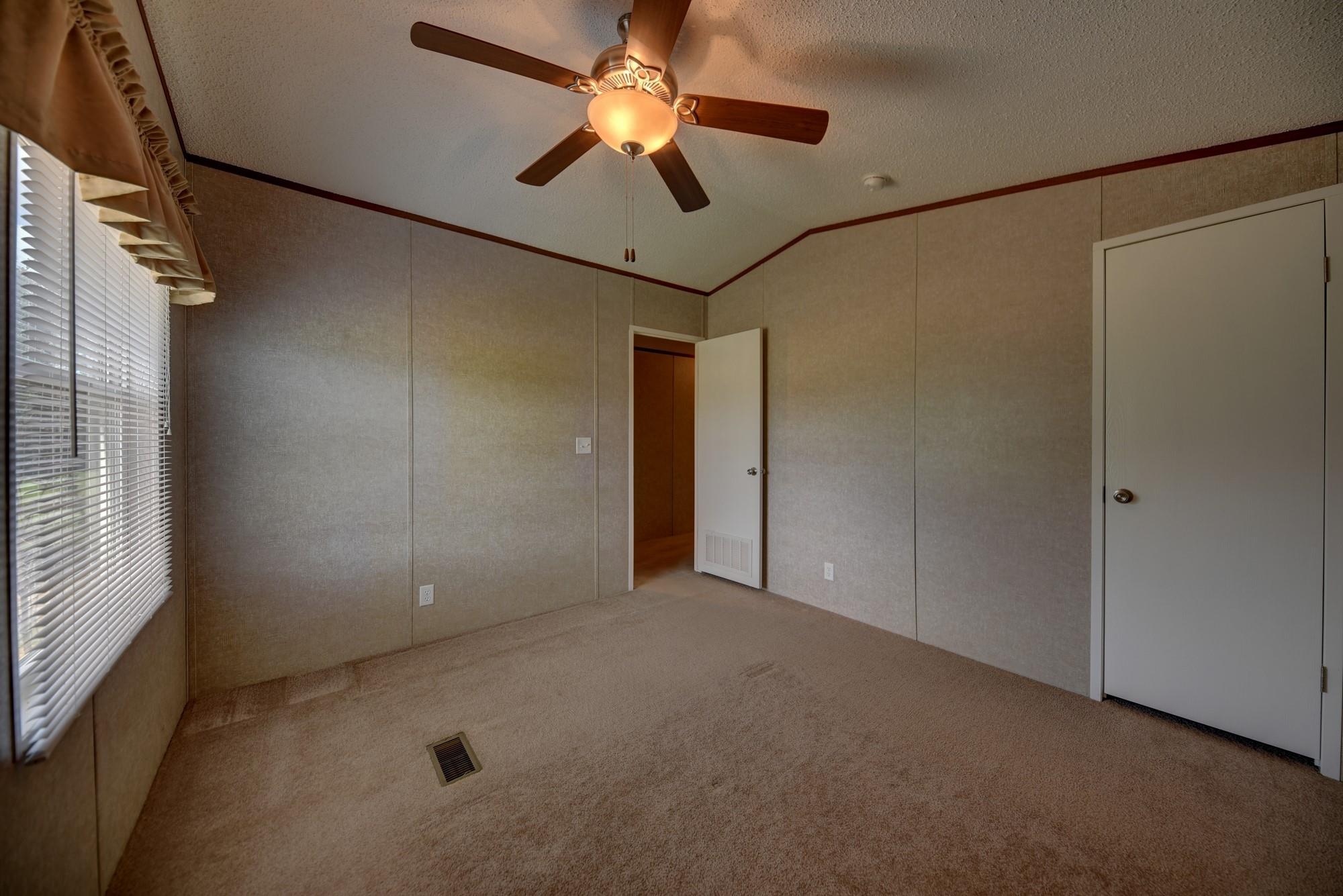 1368 County Road 207, Giddings, TX 78942