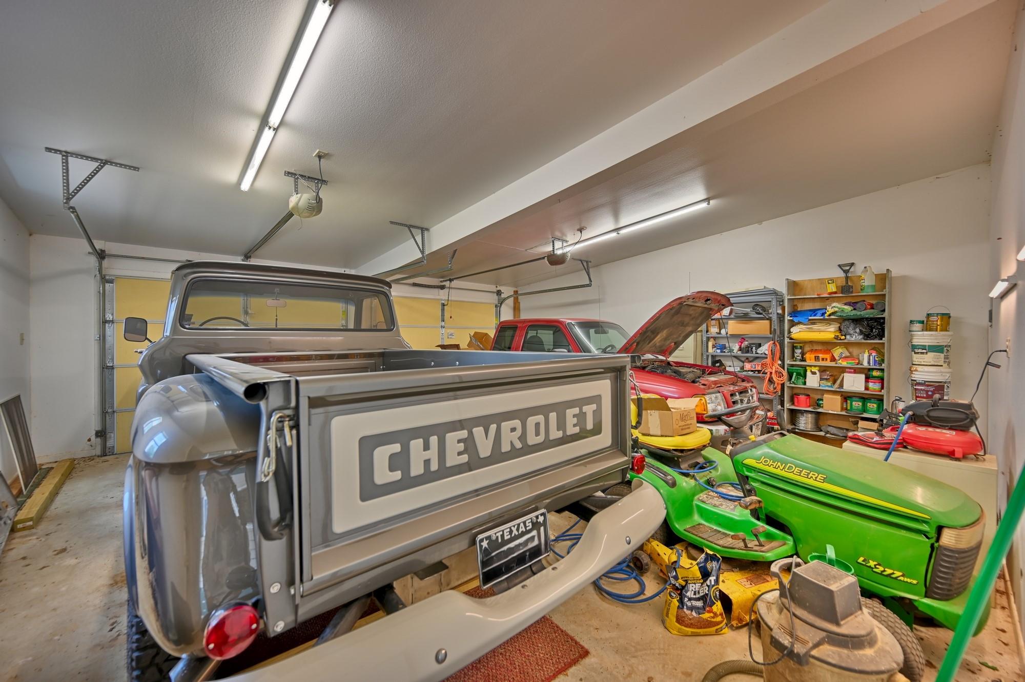 1368 County Road 207, Giddings, TX 78942