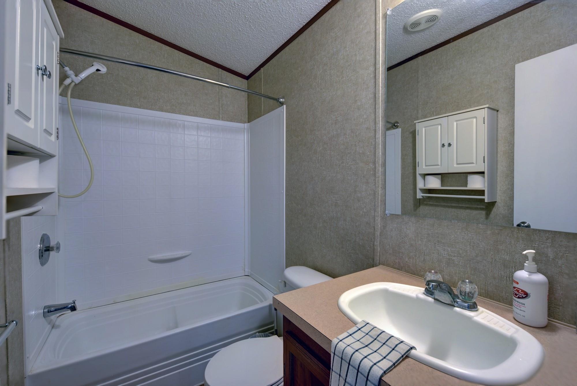 1368 County Road 207, Giddings, TX 78942