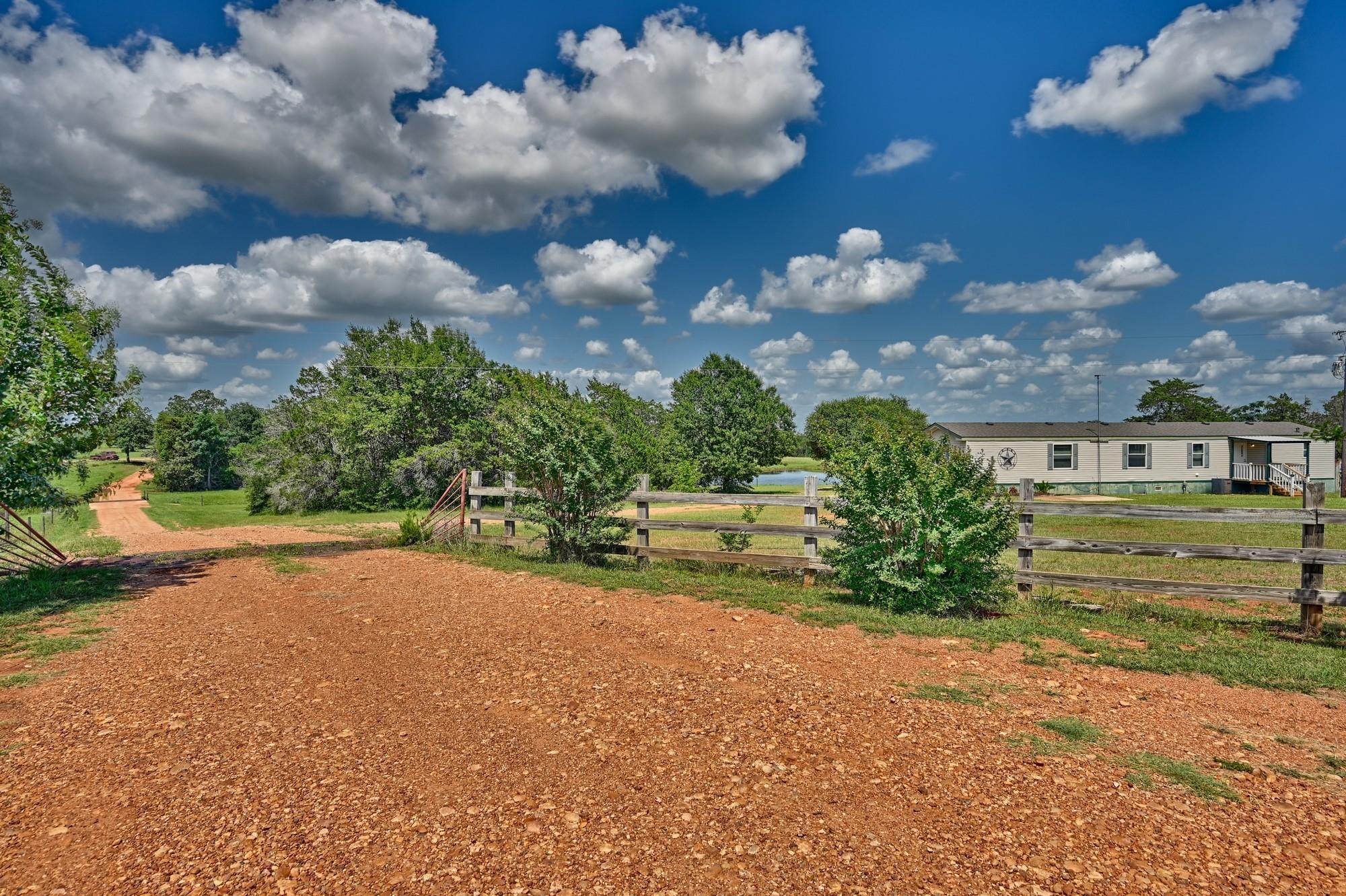 1368 County Road 207, Giddings, TX 78942