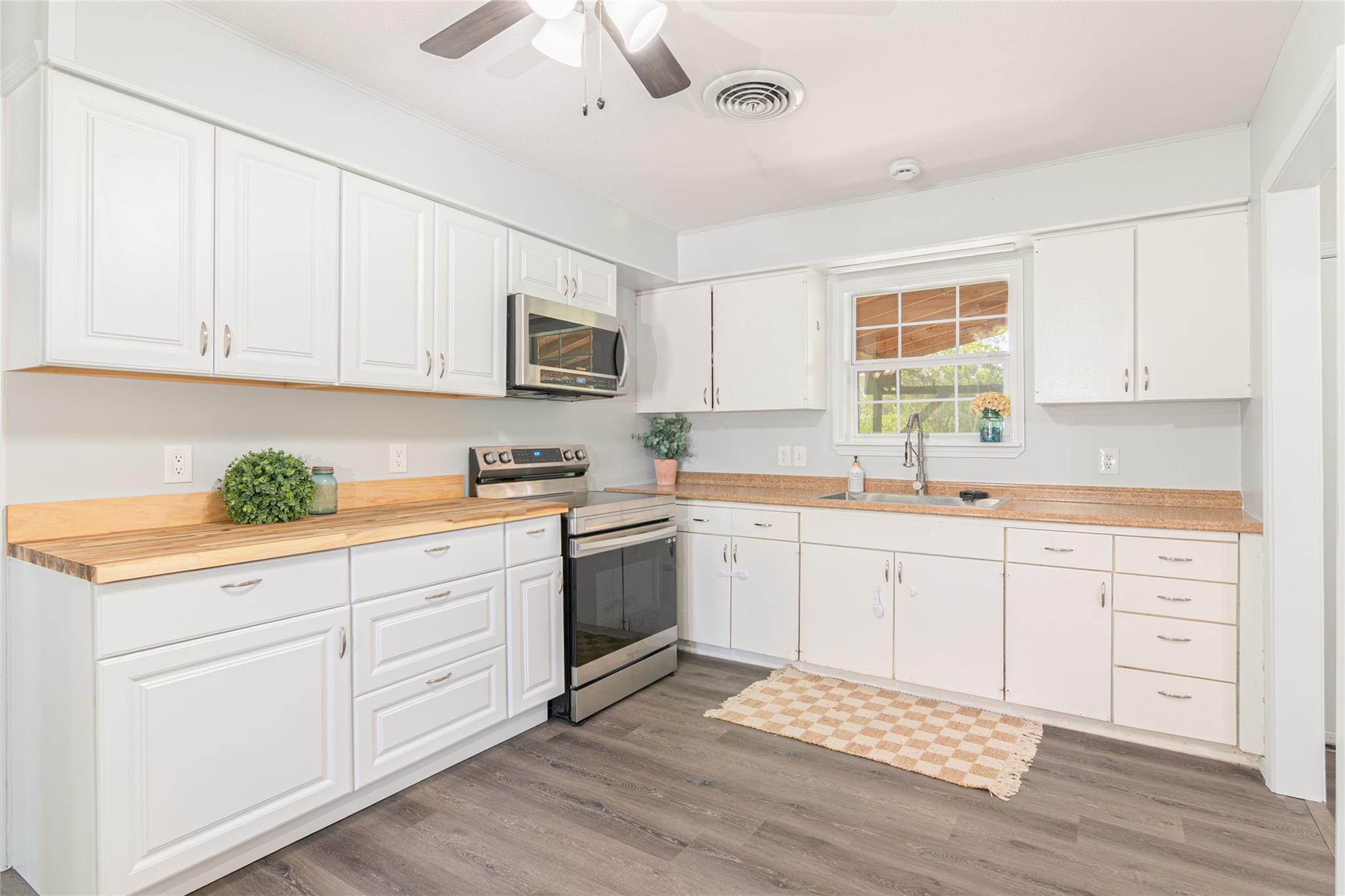 133 Country Acres Dr, Seguin, TX 78155