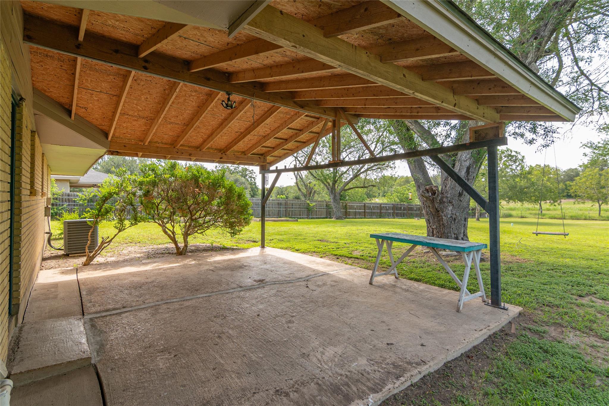 133 Country Acres Dr, Seguin, TX 78155