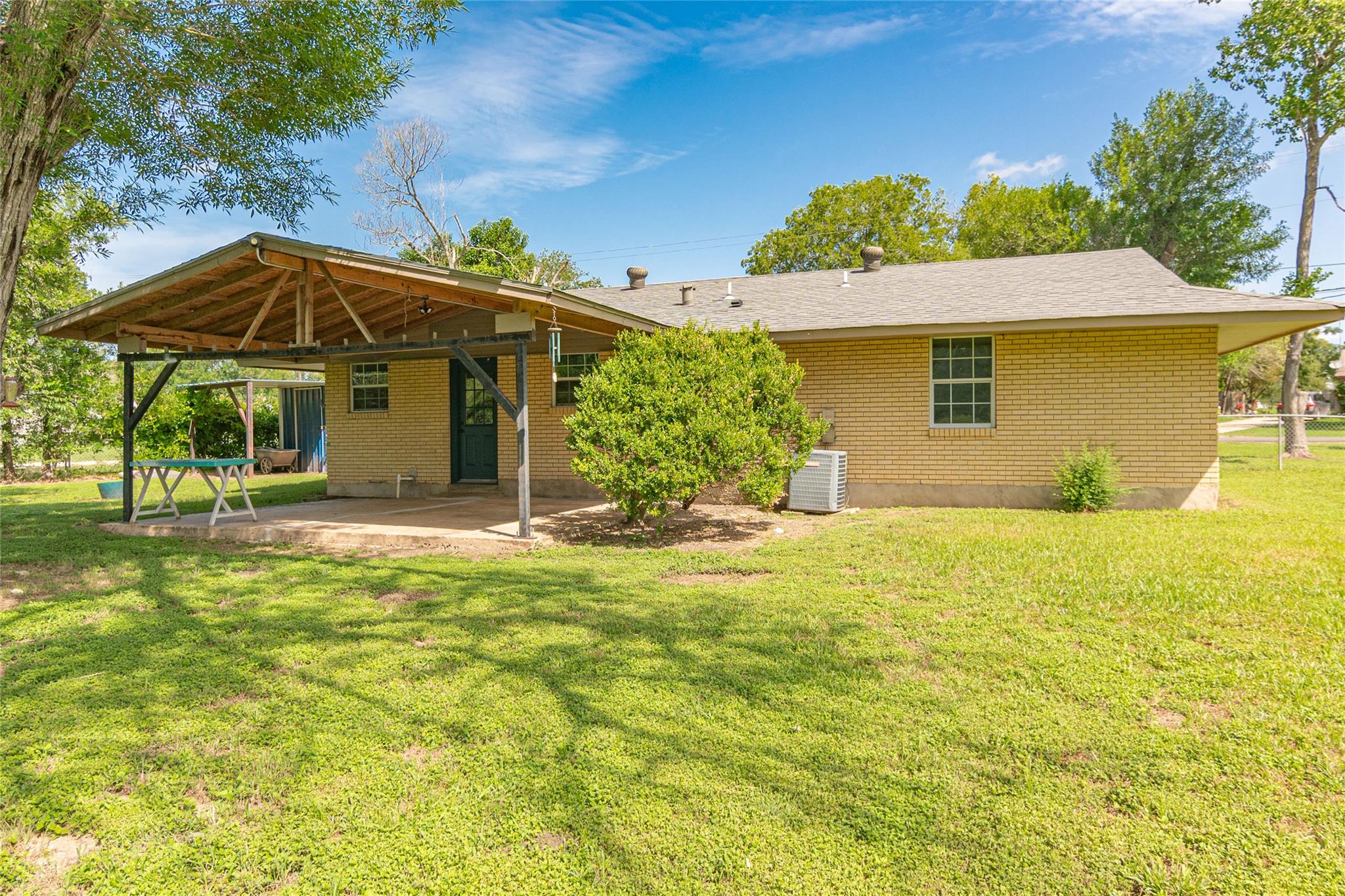 133 Country Acres Dr, Seguin, TX 78155