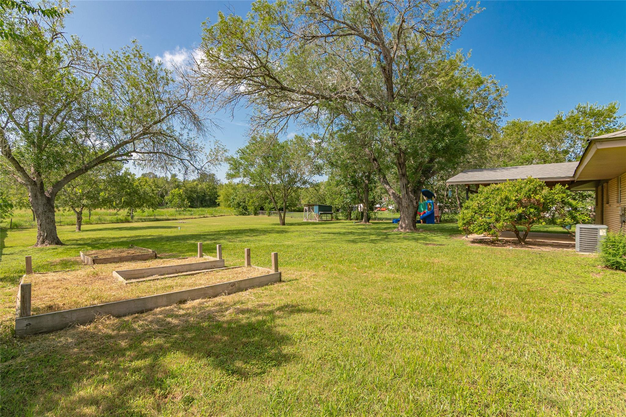 133 Country Acres Dr, Seguin, TX 78155