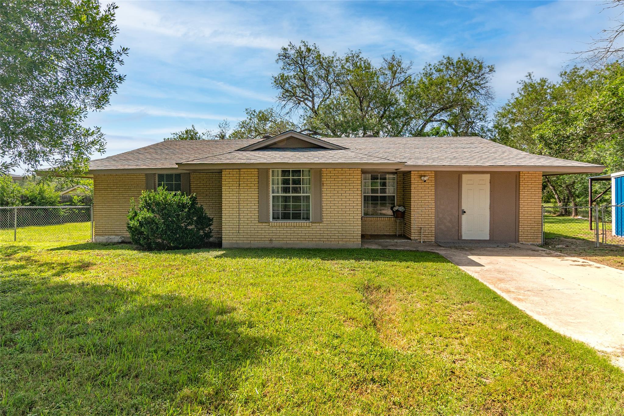 133 Country Acres Dr, Seguin, TX 78155