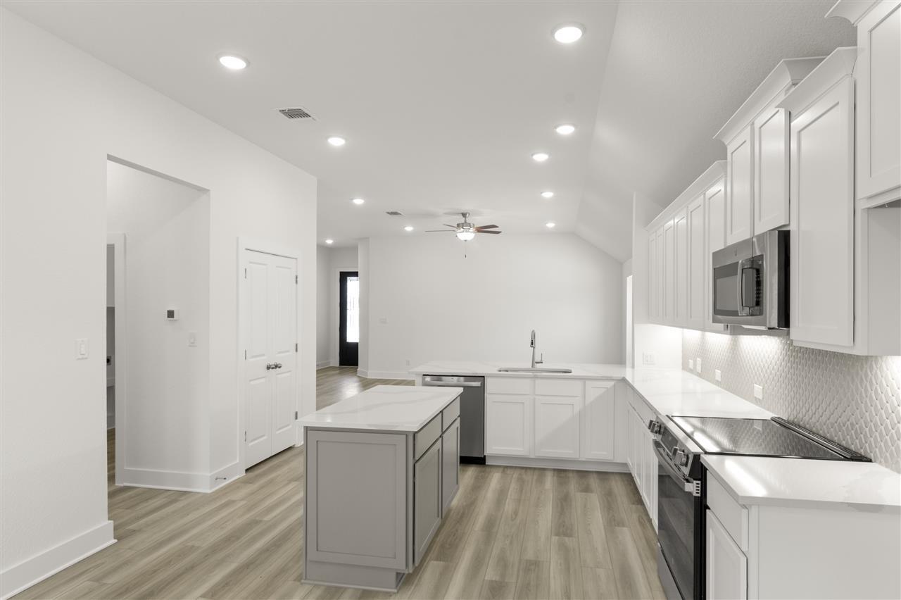 401 Lucky Ave, Bertram, TX 78605