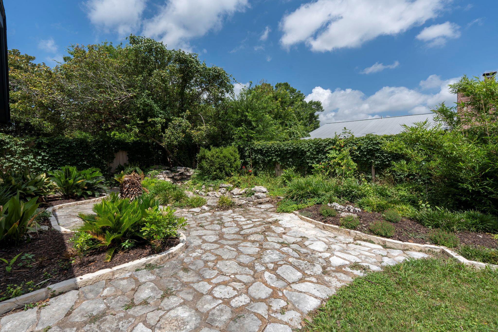 2404 Coral Ridge Cir, Austin, TX 78747