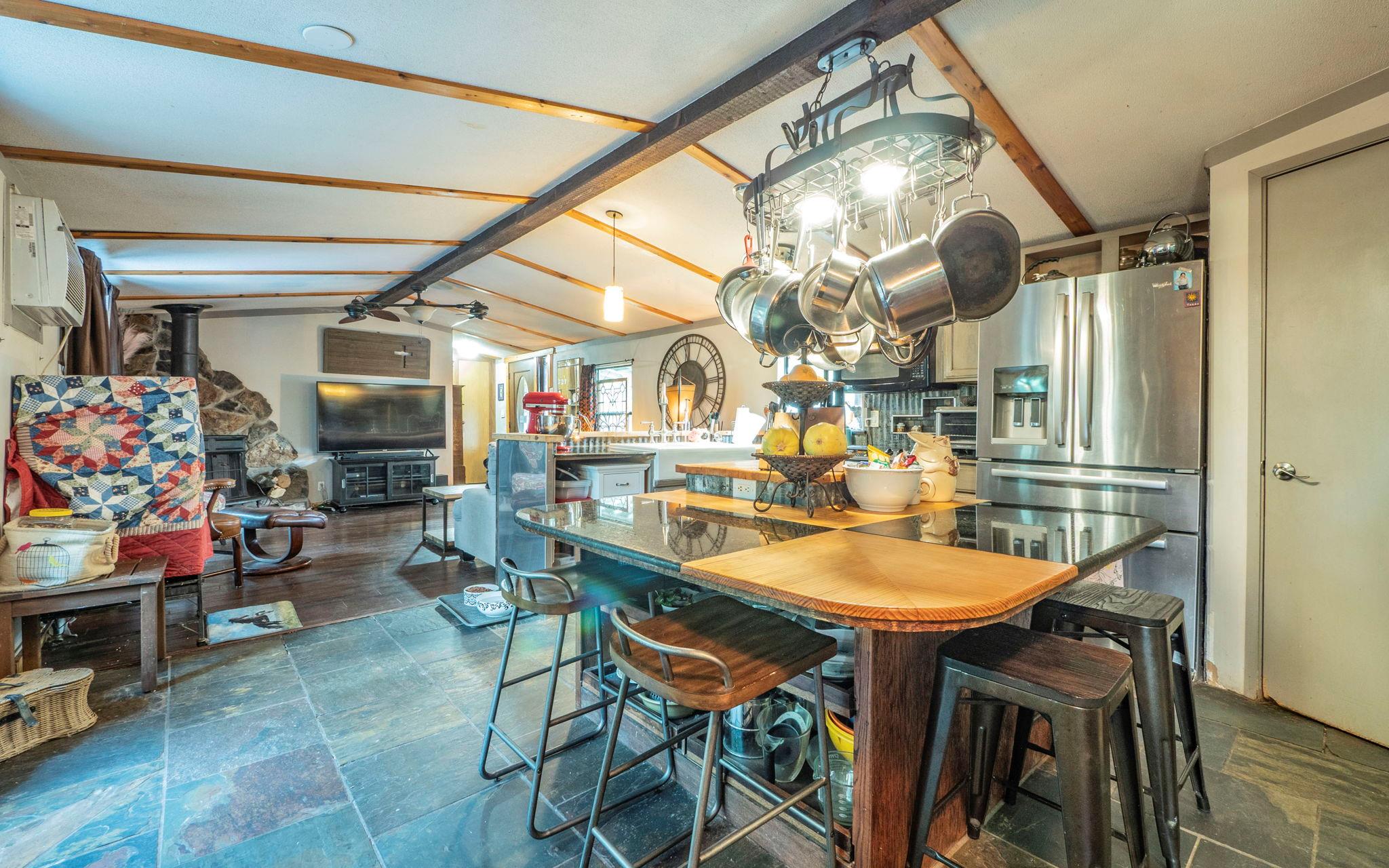 210 W Lakeshore Dr, Dripping Springs, TX 78620