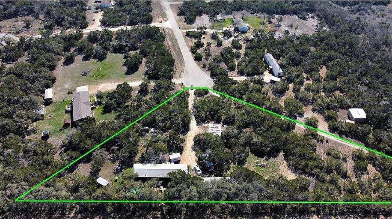 210 W Lakeshore Dr, Dripping Springs, TX 78620