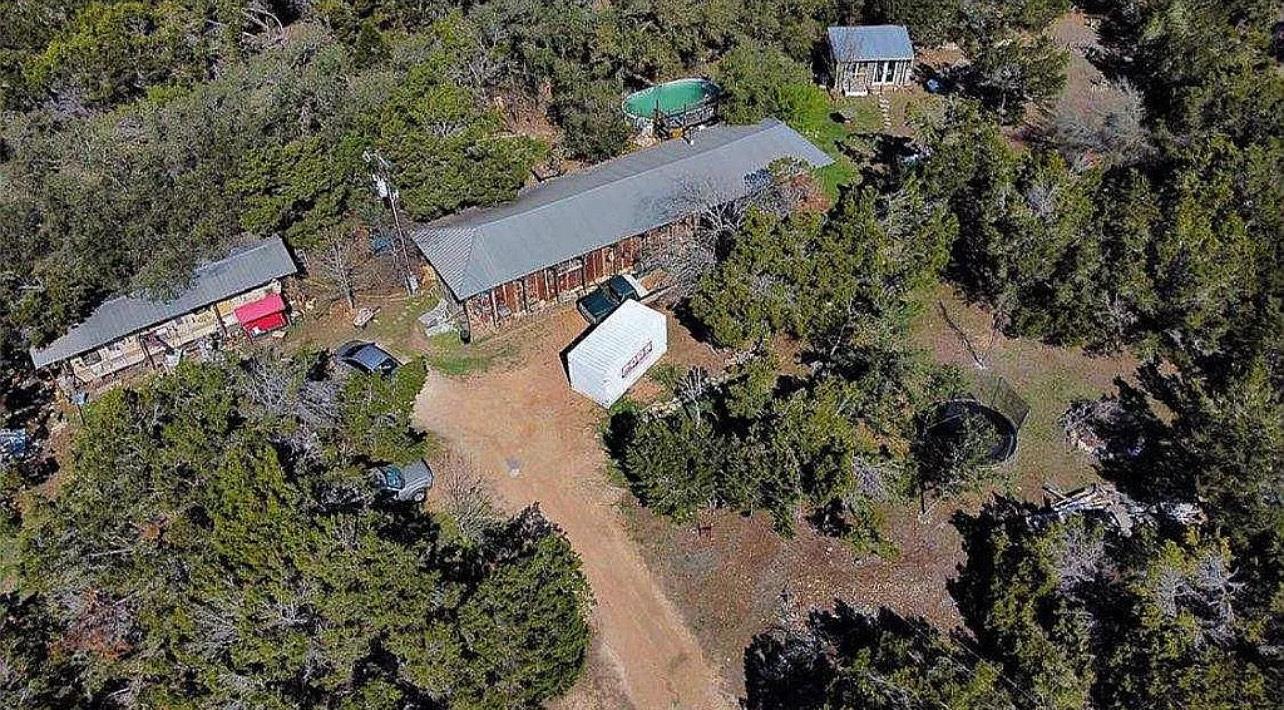 210 W Lakeshore Dr, Dripping Springs, TX 78620