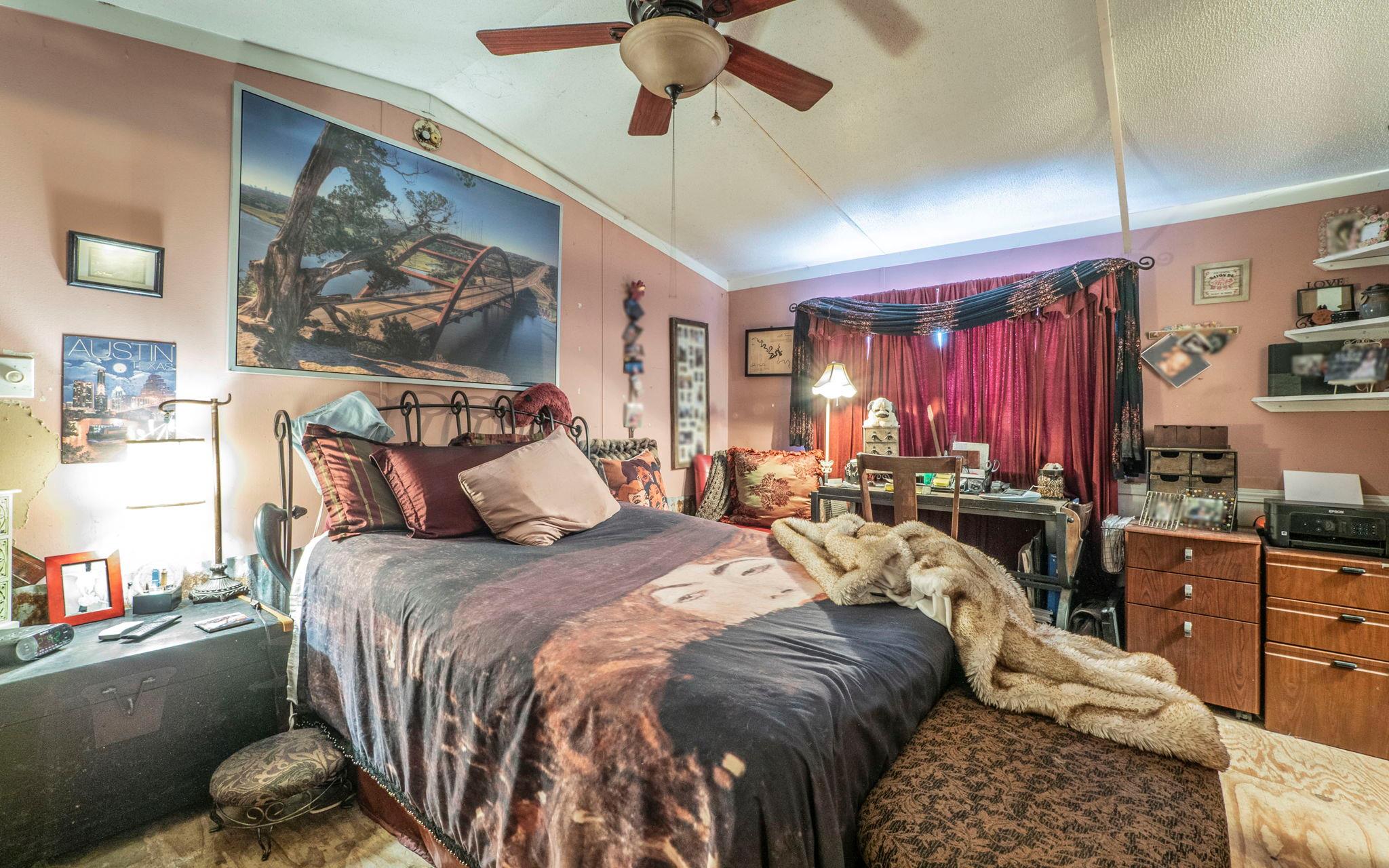 210 W Lakeshore Dr, Dripping Springs, TX 78620