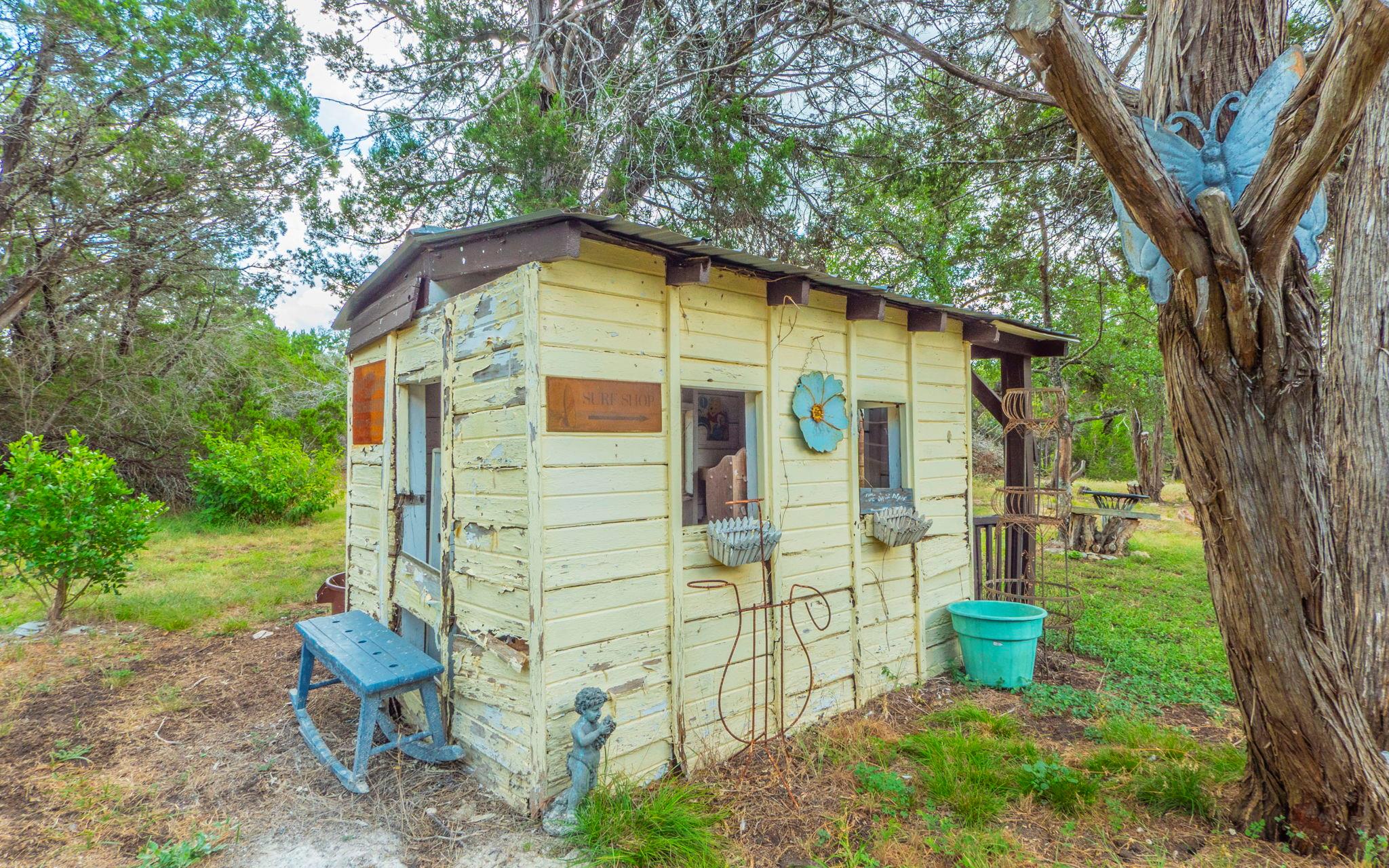 210 W Lakeshore Dr, Dripping Springs, TX 78620