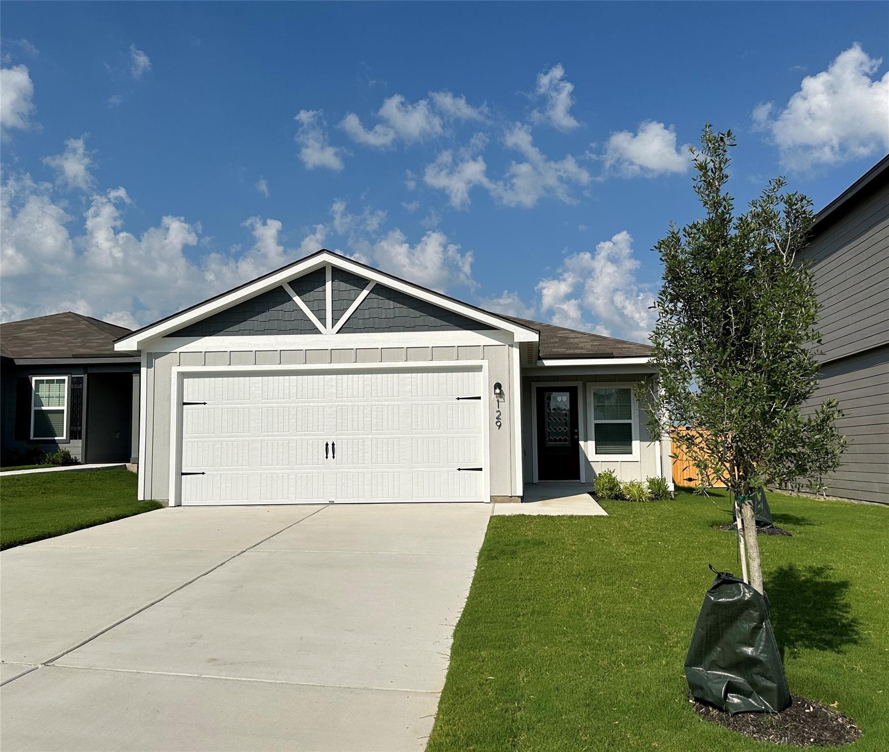 129 Morrison Dr, Jarrell, TX 76537