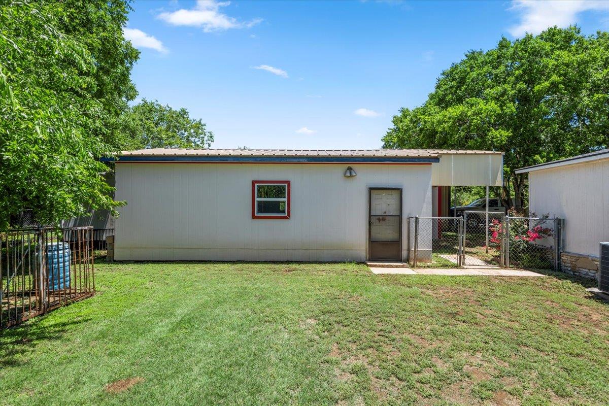 208 Purser St, Liberty Hill, TX 78642