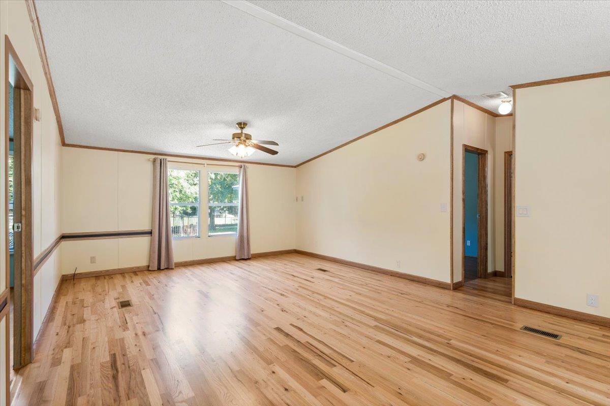 208 Purser St, Liberty Hill, TX 78642