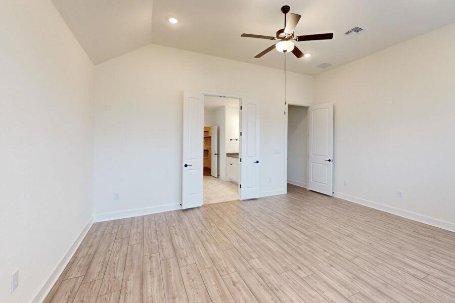 3825 Waxahachie Rd, Leander, TX 78641