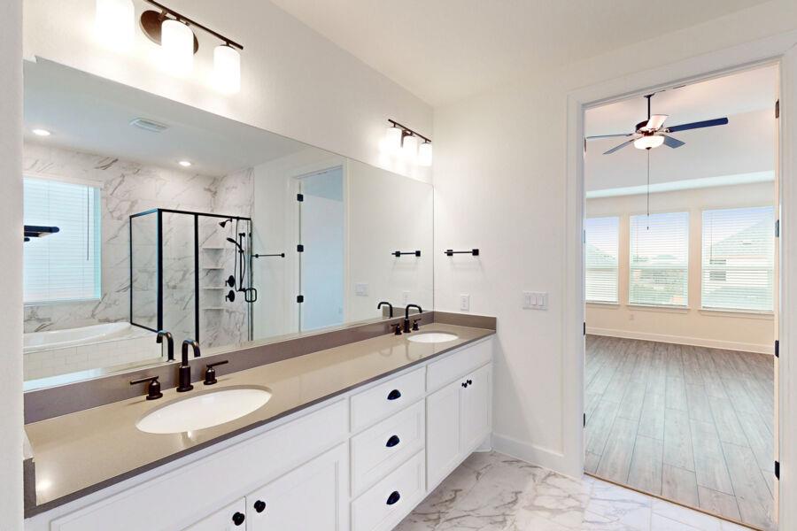 3825 Waxahachie Rd, Leander, TX 78641