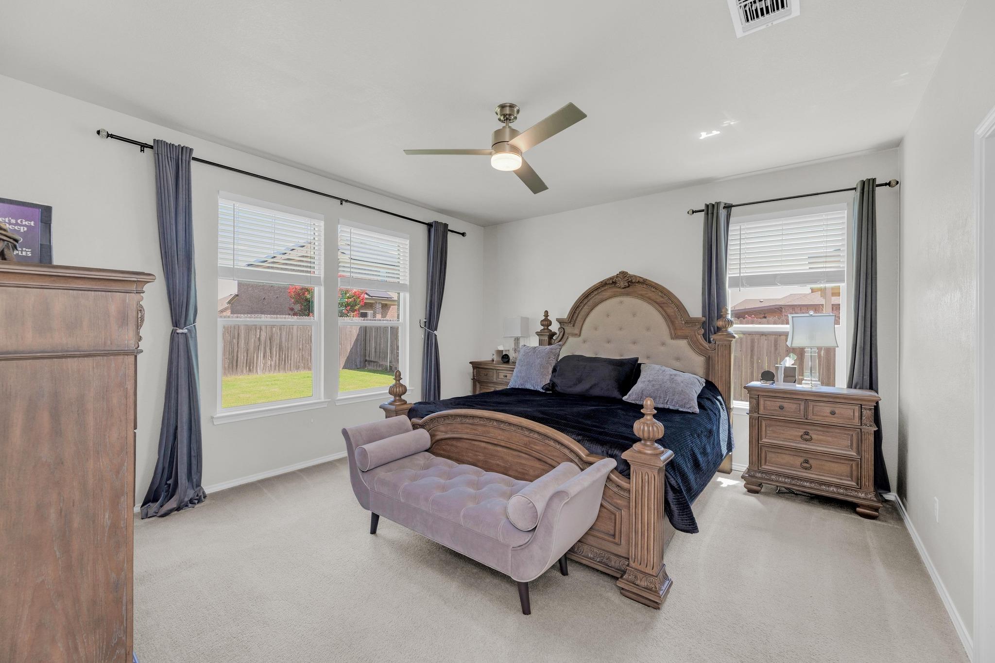 136 Everglades Ave, Taylor, TX 76574
