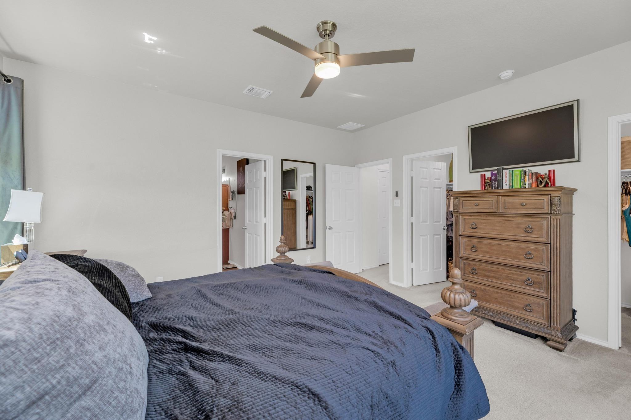 136 Everglades Ave, Taylor, TX 76574