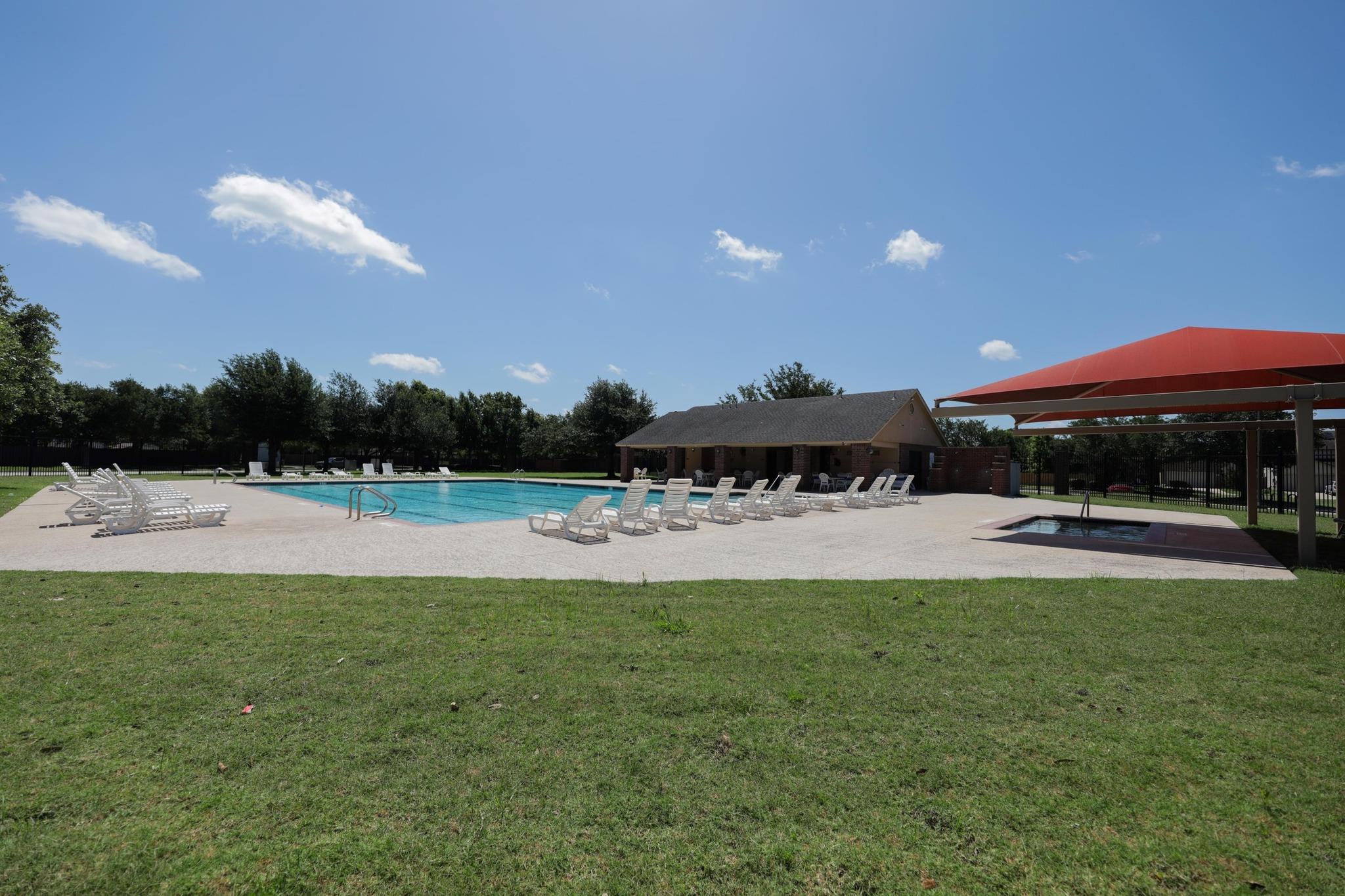 136 Everglades Ave, Taylor, TX 76574