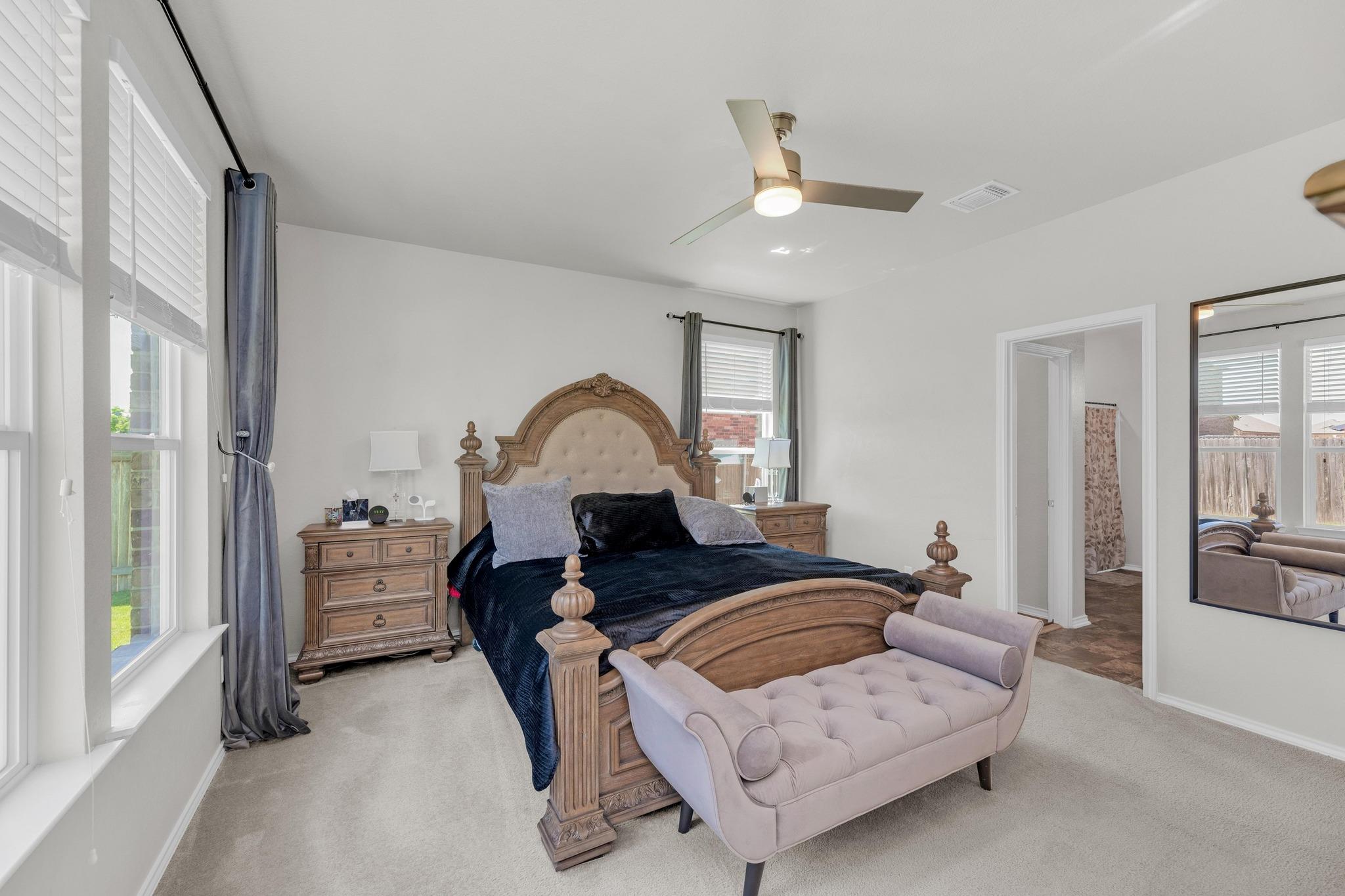 136 Everglades Ave, Taylor, TX 76574
