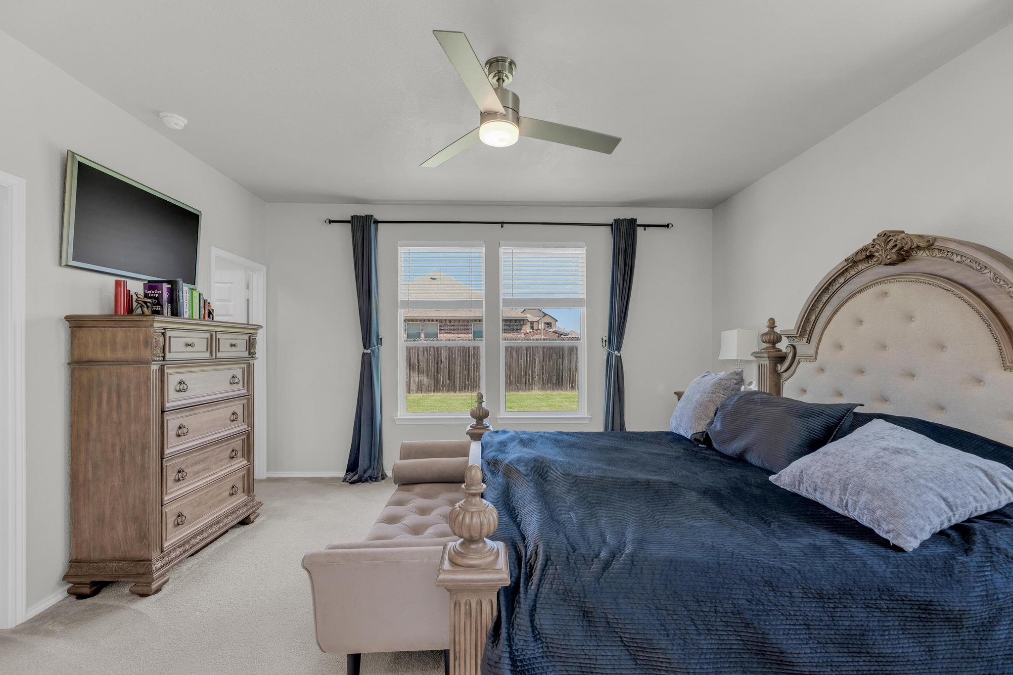136 Everglades Ave, Taylor, TX 76574