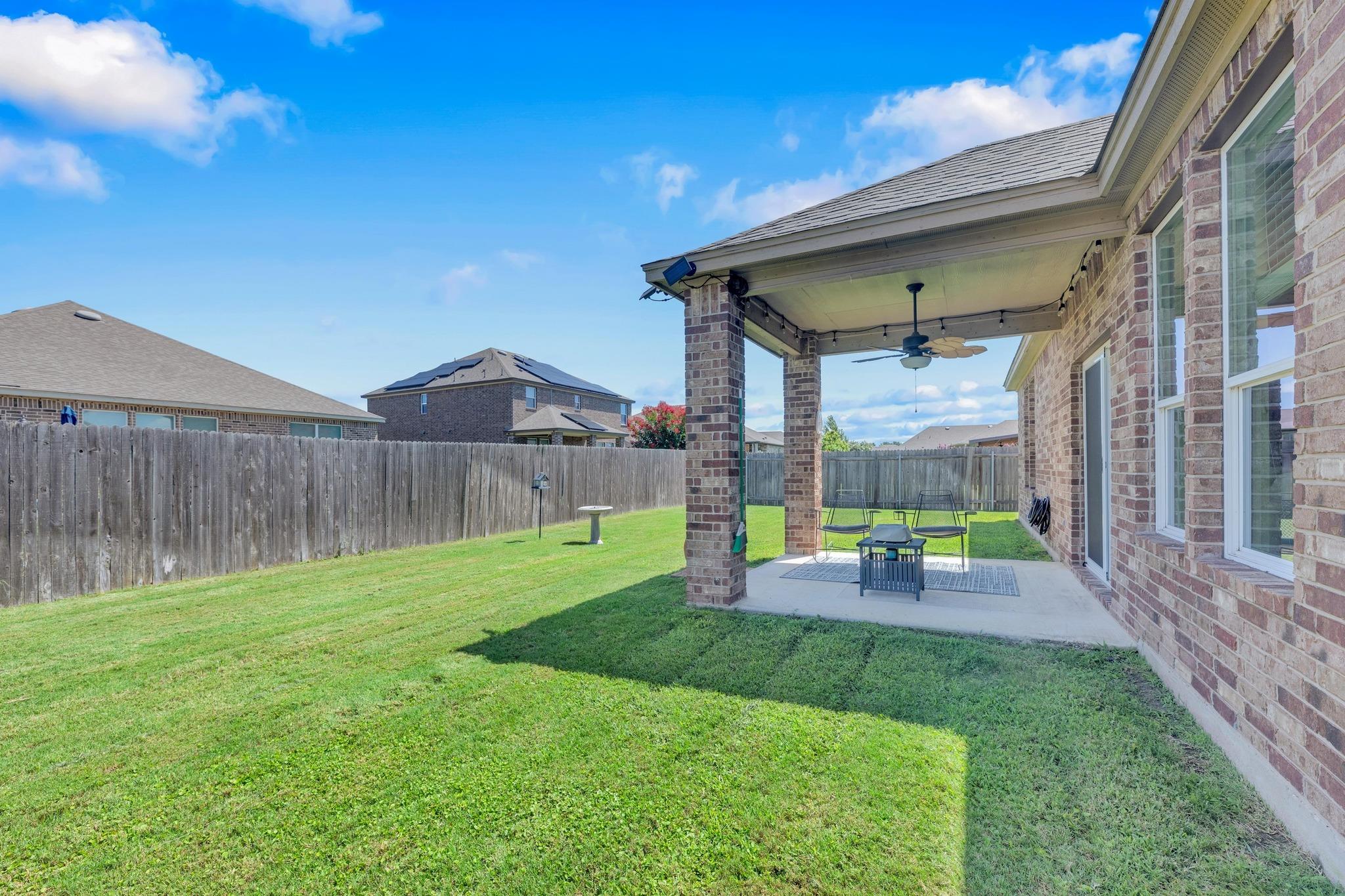 136 Everglades Ave, Taylor, TX 76574
