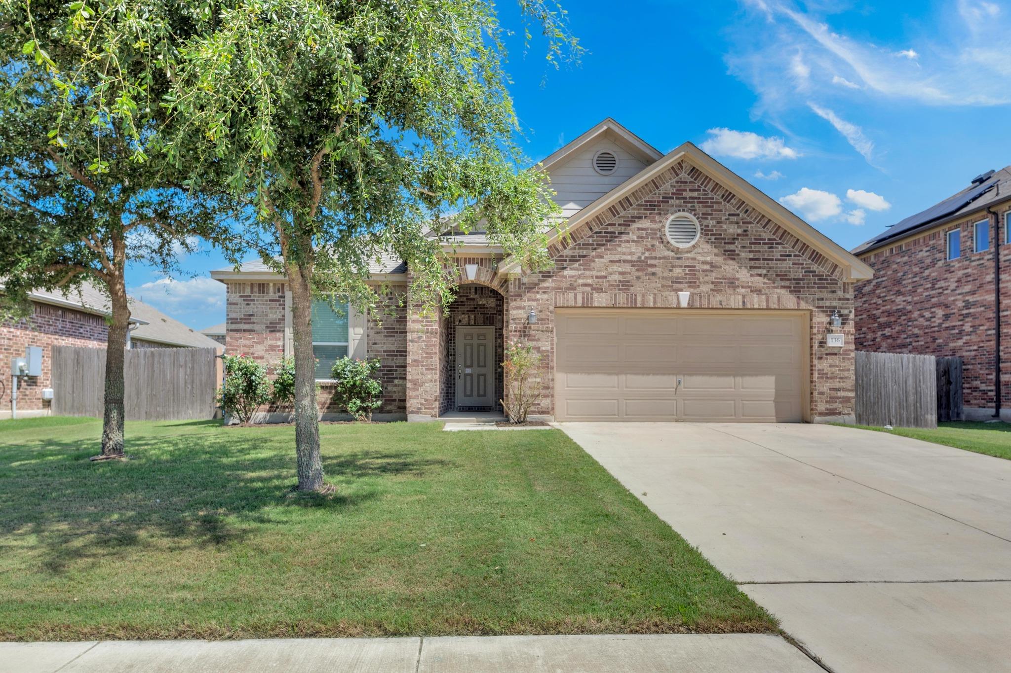 136 Everglades Ave, Taylor, TX 76574