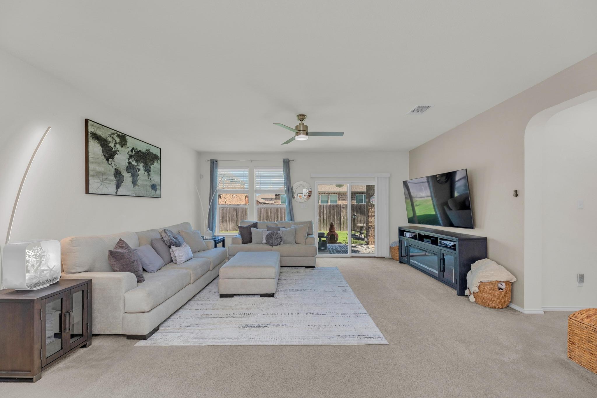 136 Everglades Ave, Taylor, TX 76574