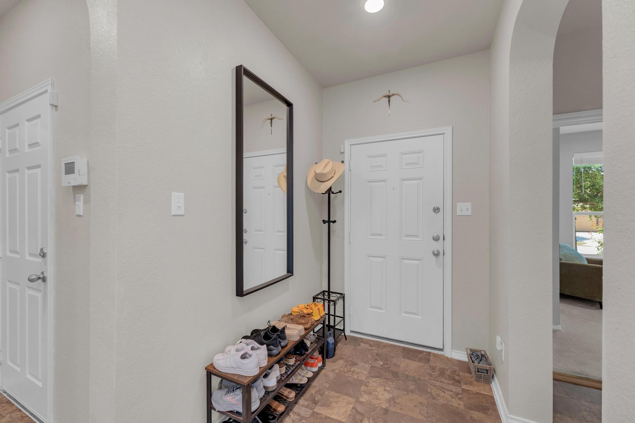 136 Everglades Ave, Taylor, TX 76574