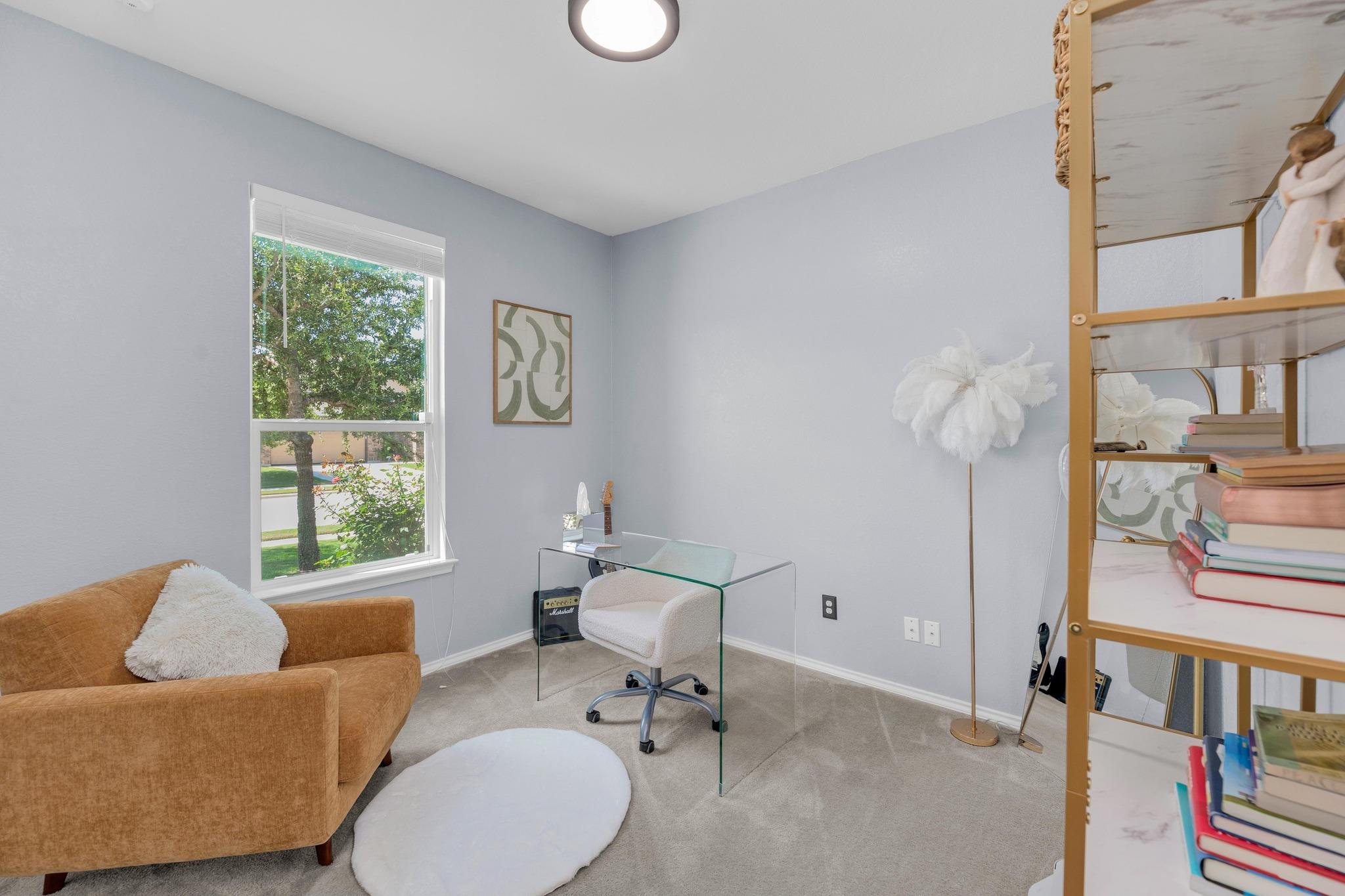 136 Everglades Ave, Taylor, TX 76574