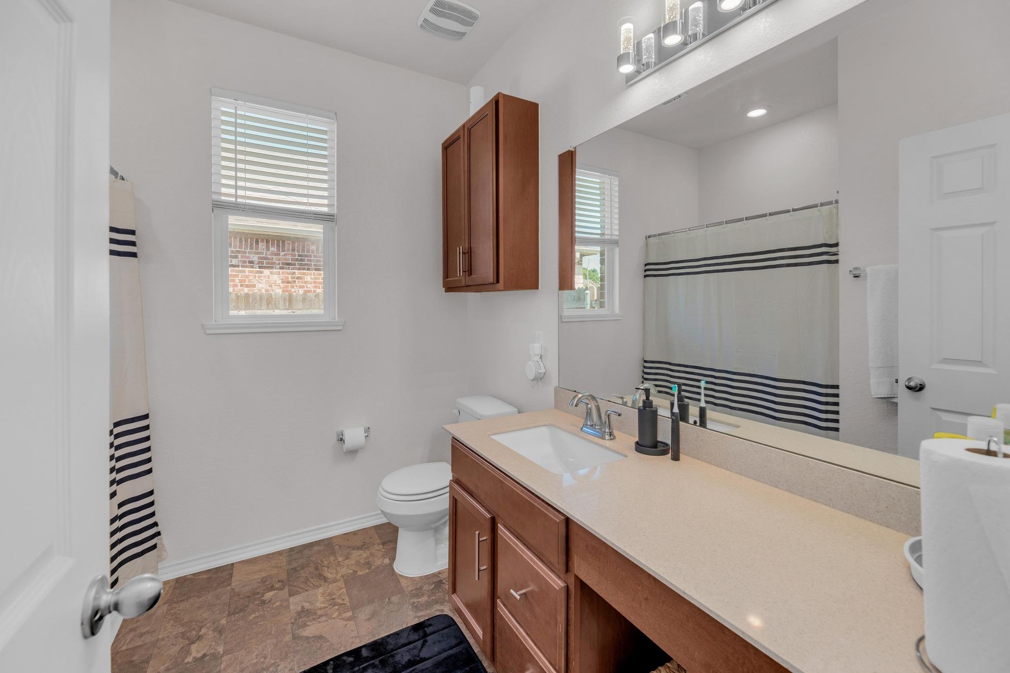 136 Everglades Ave, Taylor, TX 76574