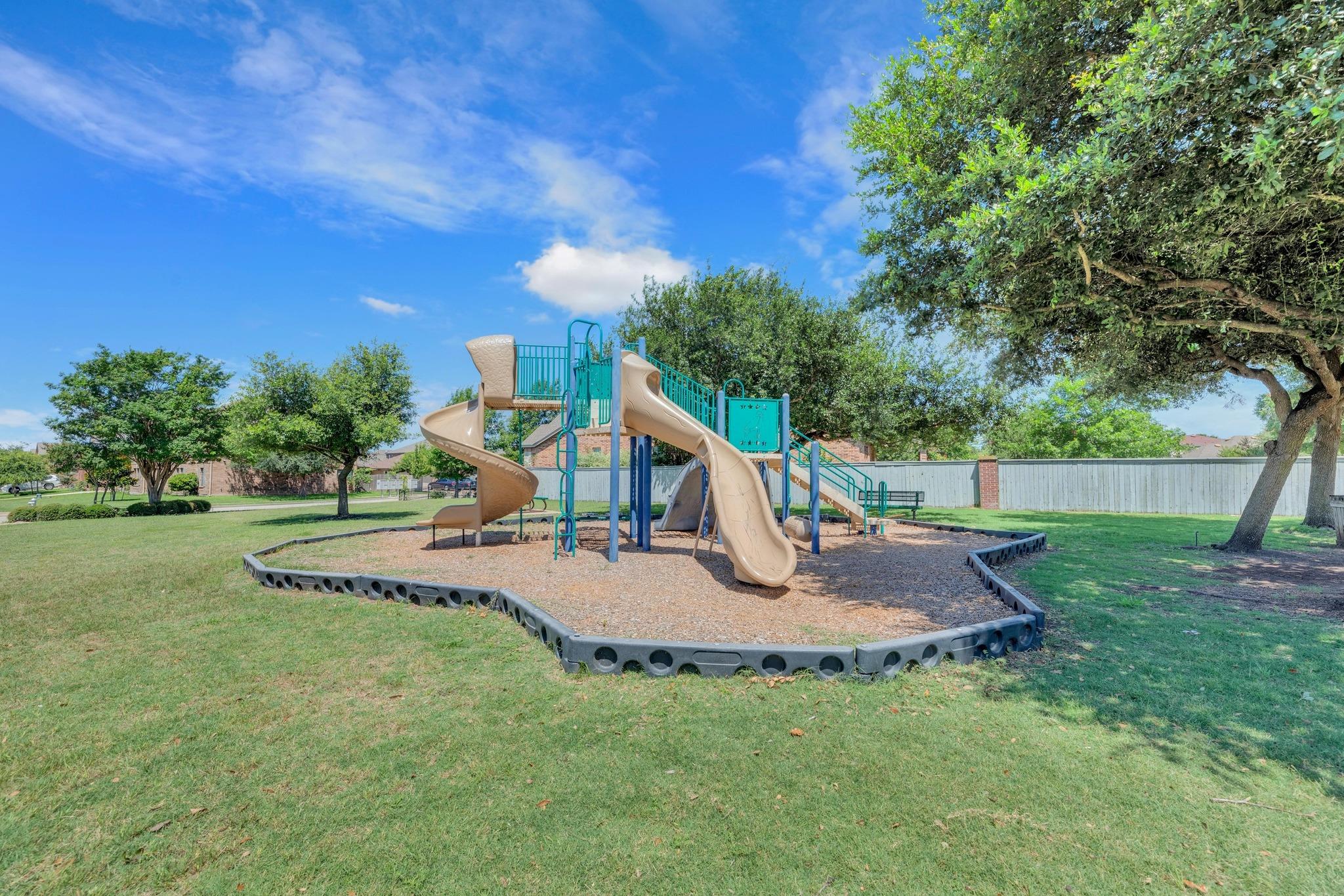 136 Everglades Ave, Taylor, TX 76574
