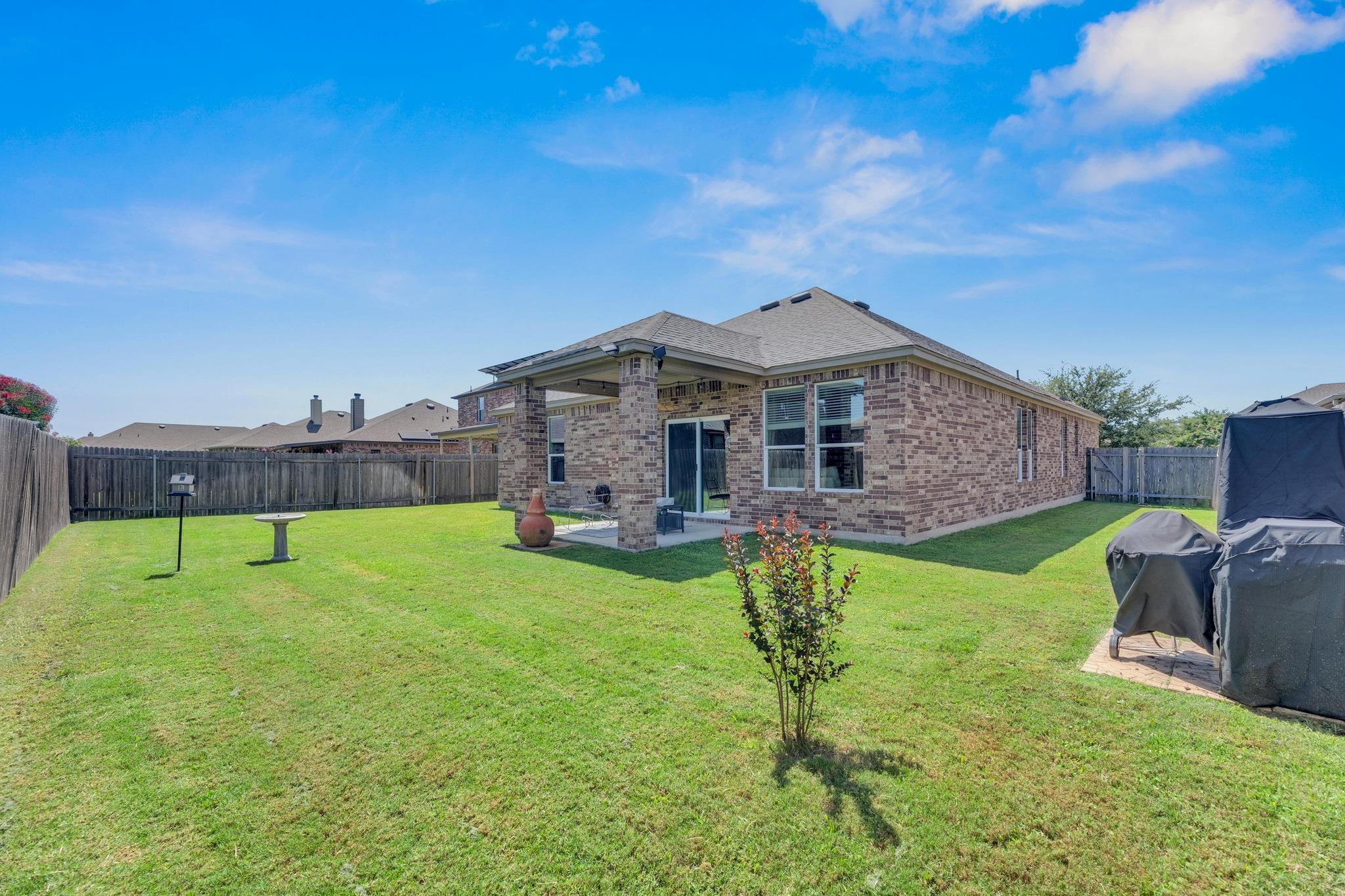 136 Everglades Ave, Taylor, TX 76574