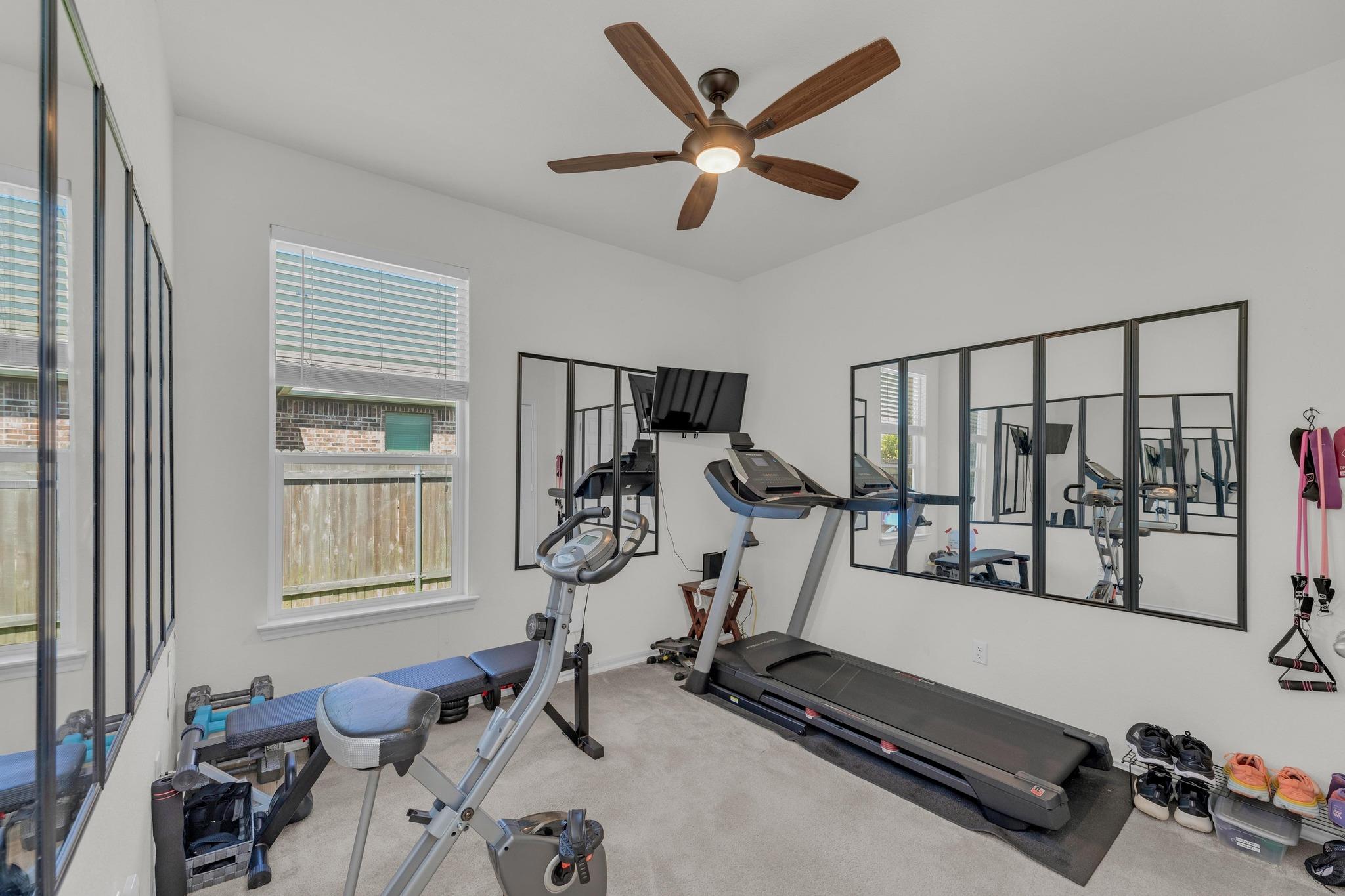 136 Everglades Ave, Taylor, TX 76574