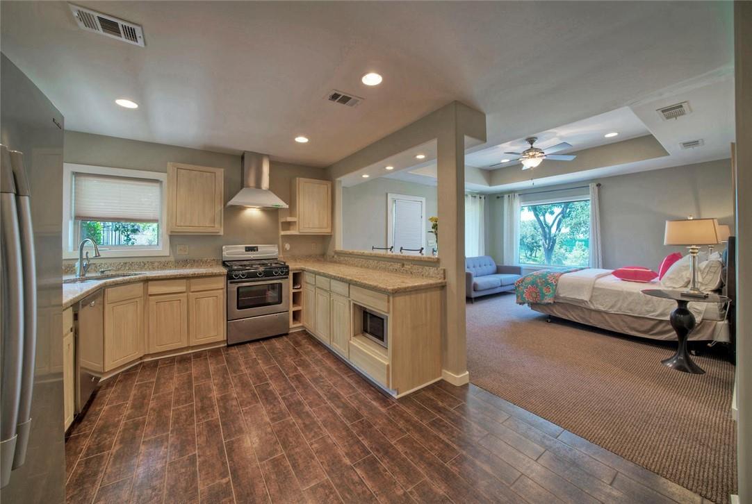 206 Forest Dr, Buchanan Dam, TX 78609